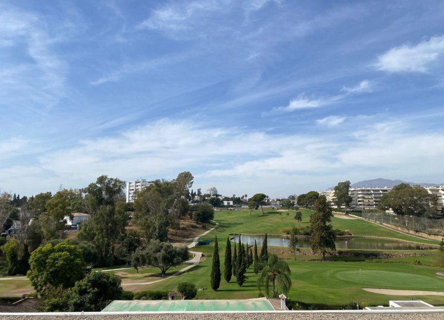 Resale - Apartment - Middle Floor Apartment - Marbella - Guadalmina Alta