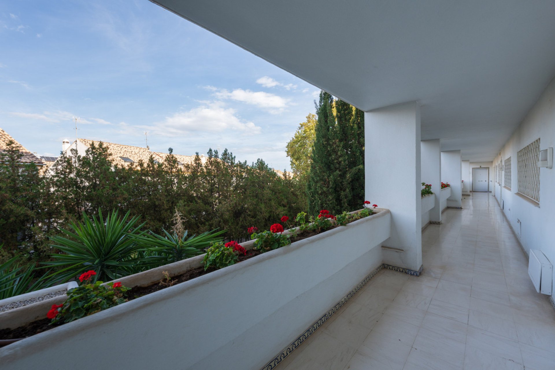 Resale - Apartment - Middle Floor Apartment - Marbella - Guadalmina Alta