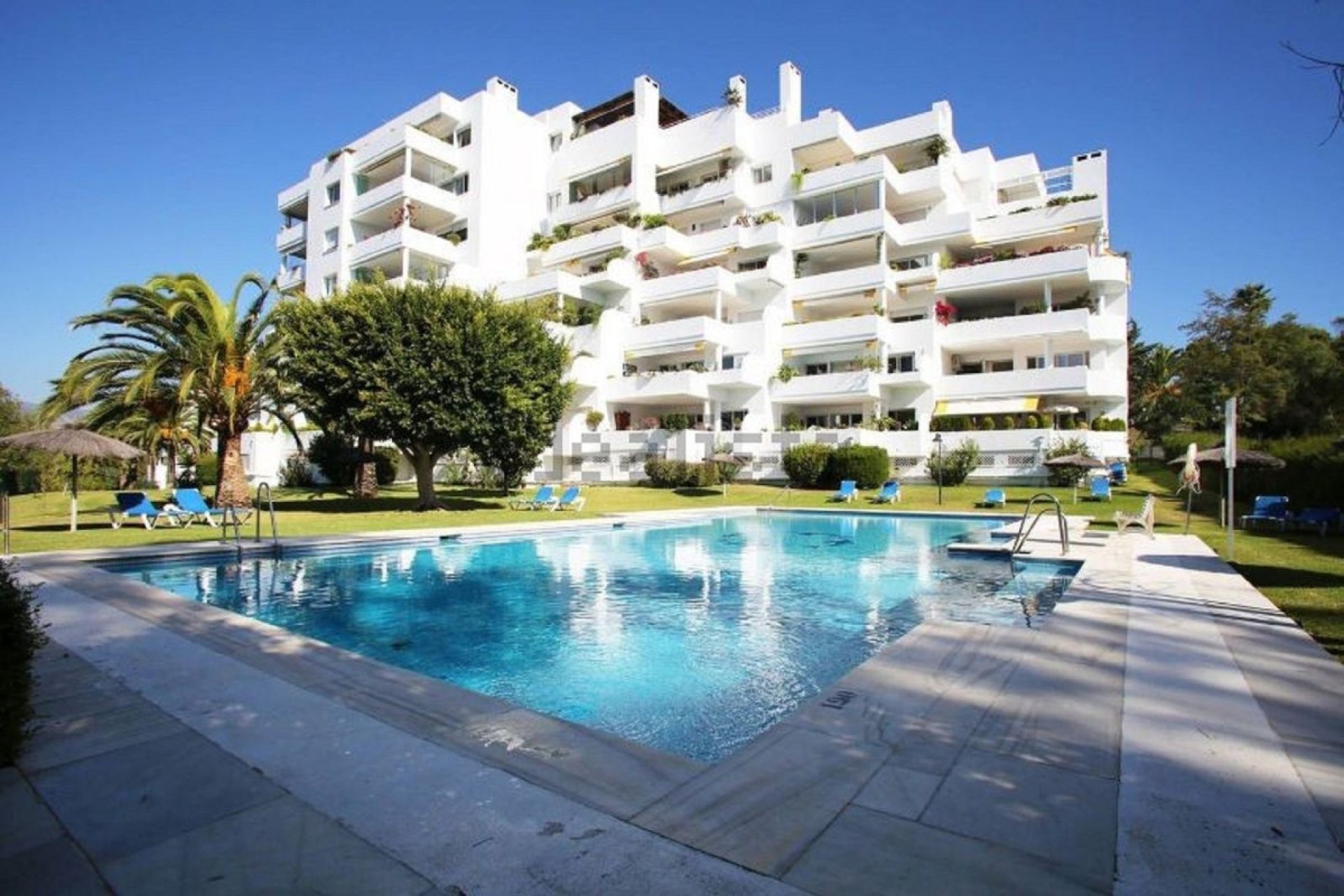 Resale - Apartment - Middle Floor Apartment - Marbella - Guadalmina Alta