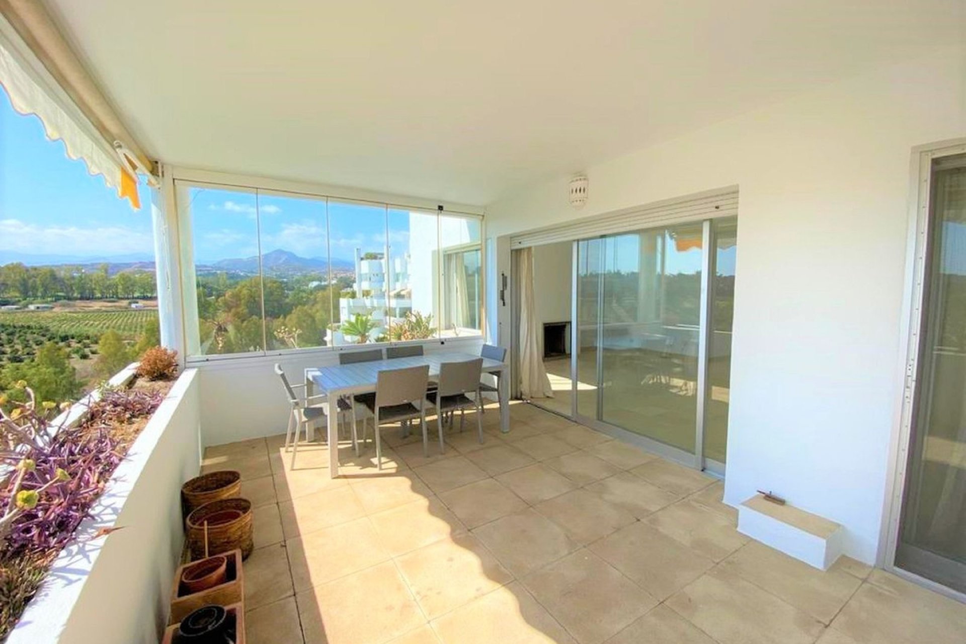 Resale - Apartment - Middle Floor Apartment - Marbella - Guadalmina Alta