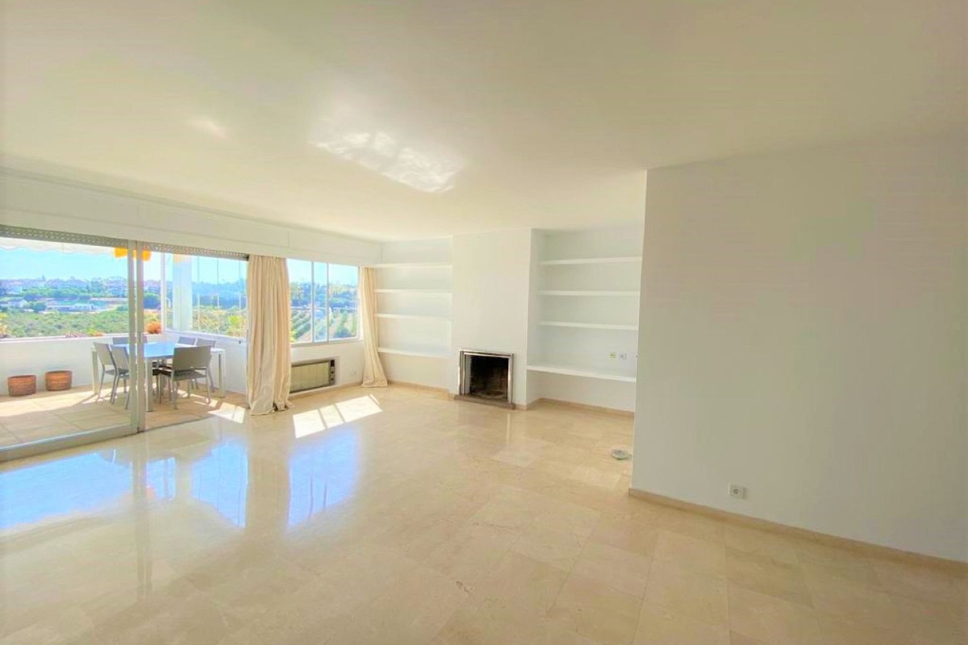 Resale - Apartment - Middle Floor Apartment - Marbella - Guadalmina Alta