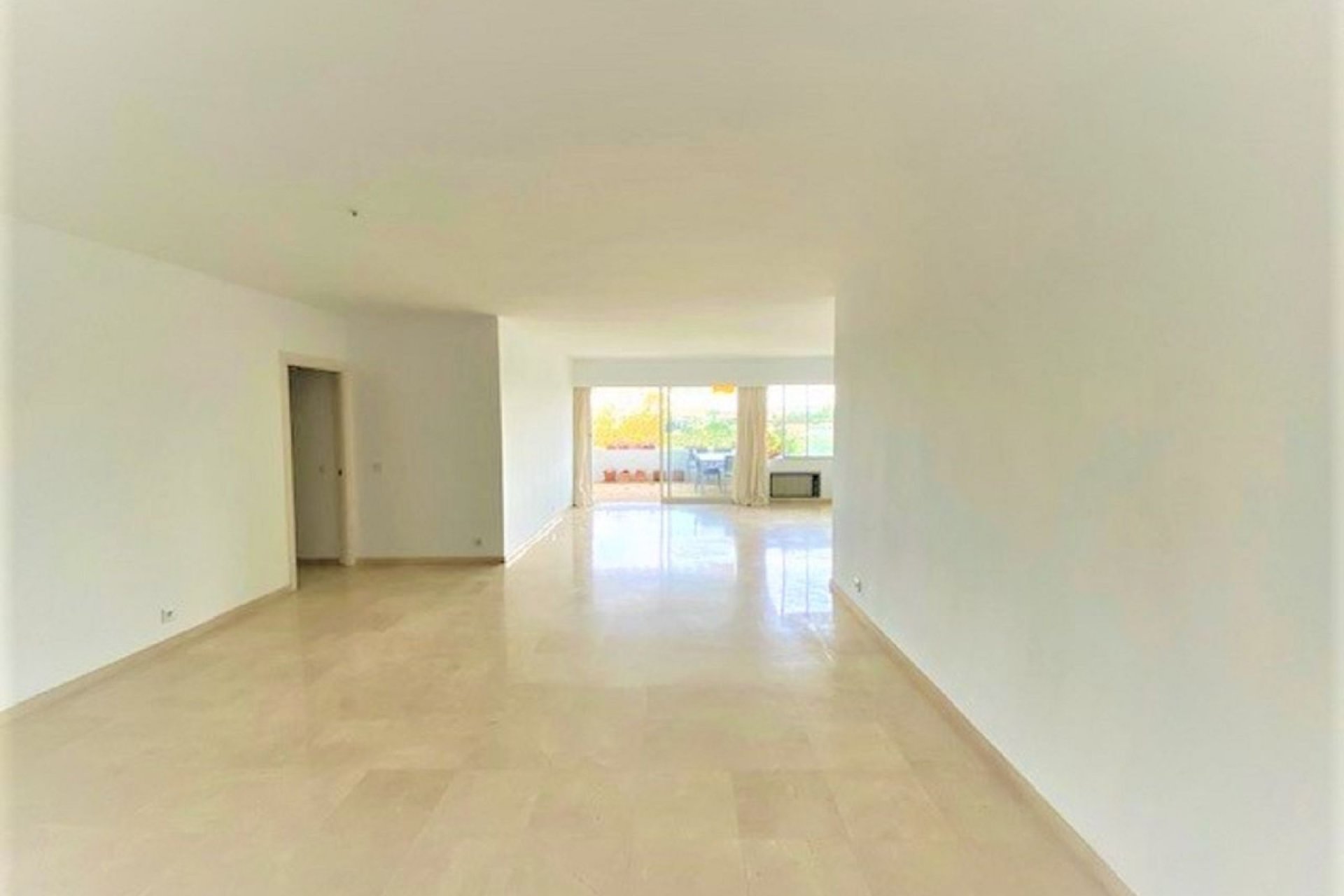 Resale - Apartment - Middle Floor Apartment - Marbella - Guadalmina Alta