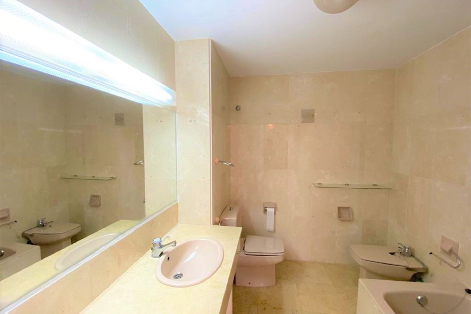 Resale - Apartment - Middle Floor Apartment - Marbella - Guadalmina Alta