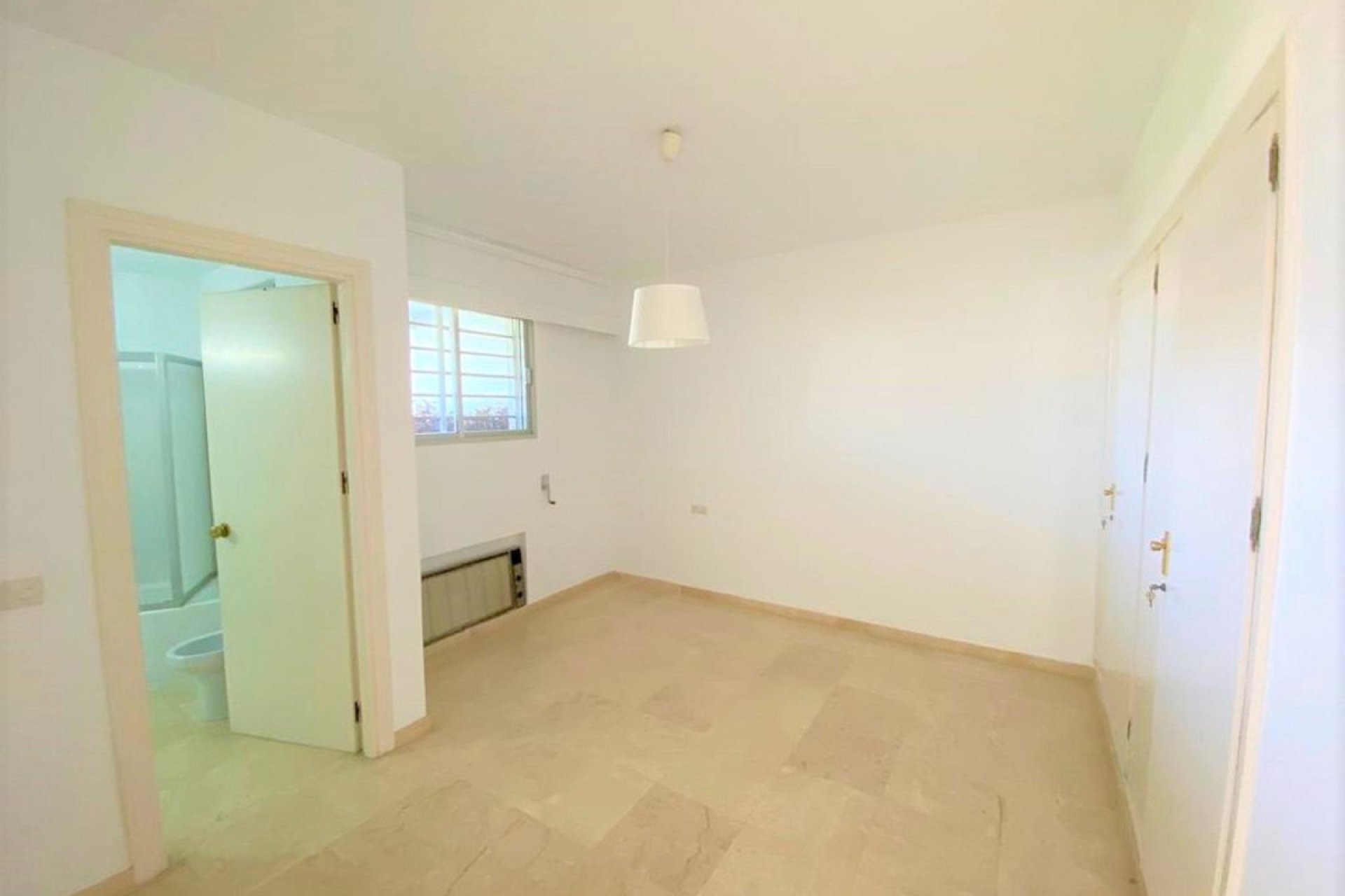 Resale - Apartment - Middle Floor Apartment - Marbella - Guadalmina Alta