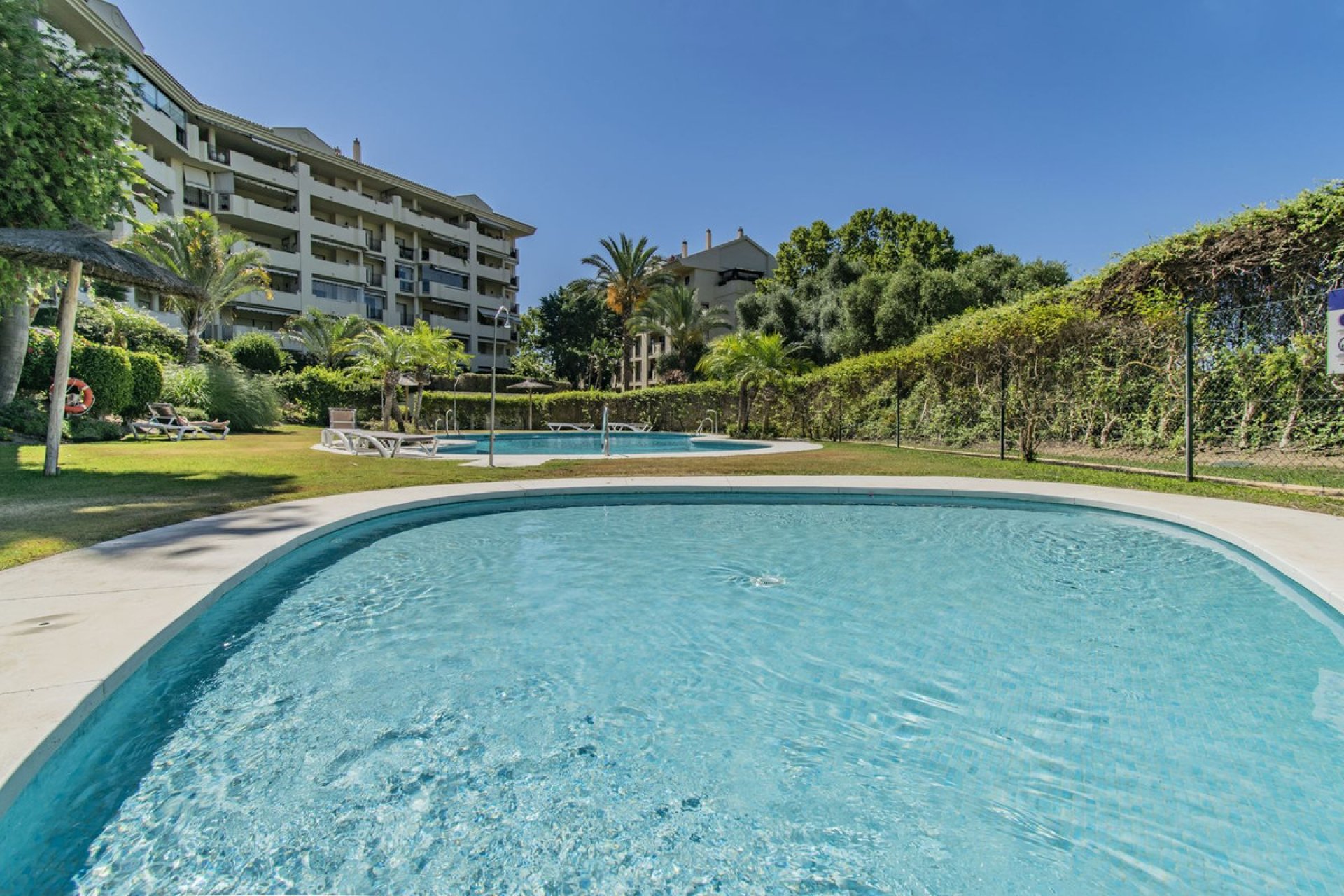 Resale - Apartment - Middle Floor Apartment - Marbella - Guadalmina Alta