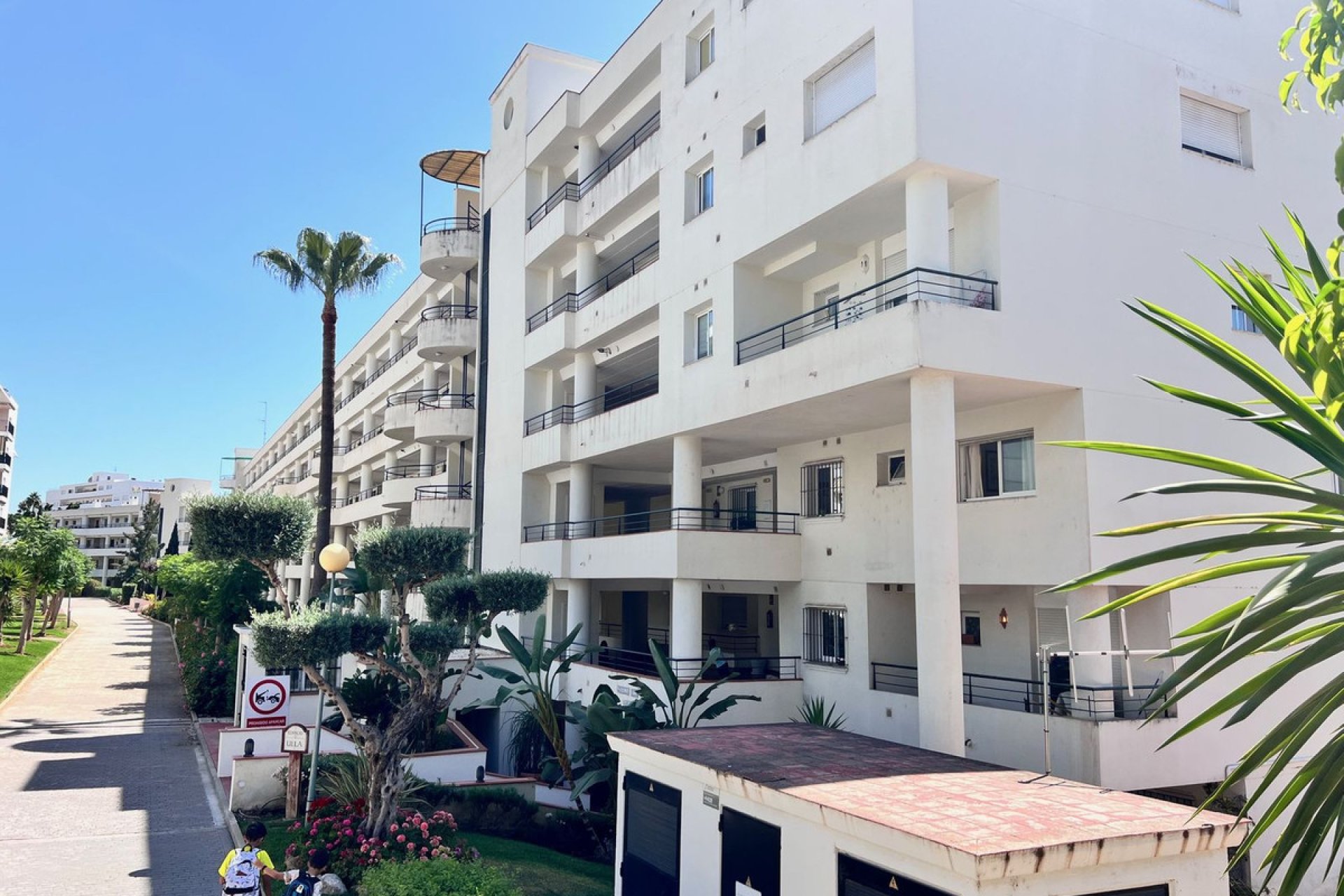 Resale - Apartment - Middle Floor Apartment - Marbella - Guadalmina Alta