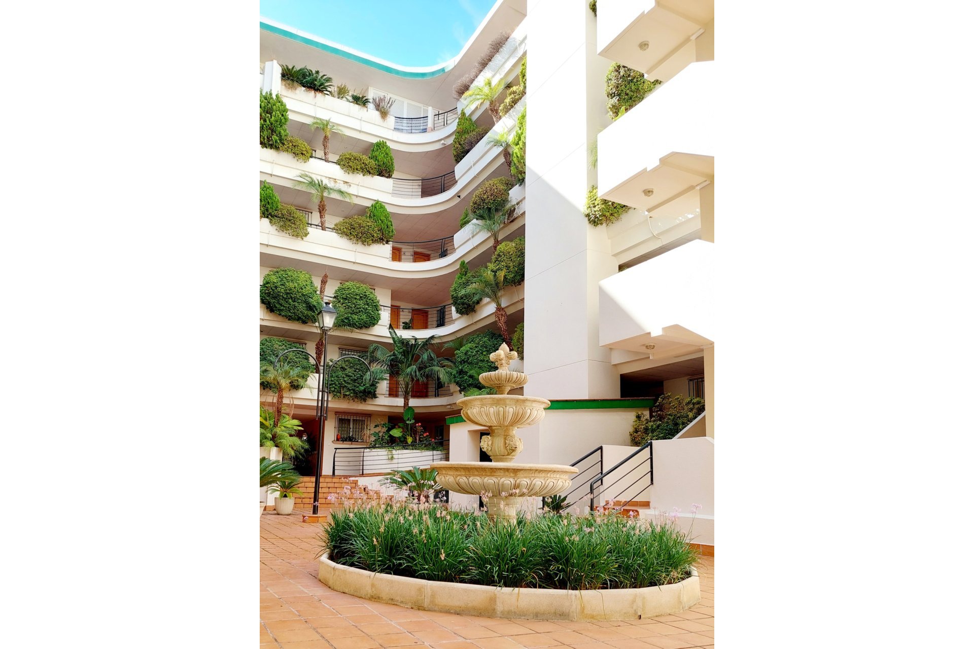 Resale - Apartment - Middle Floor Apartment - Marbella - Guadalmina Alta