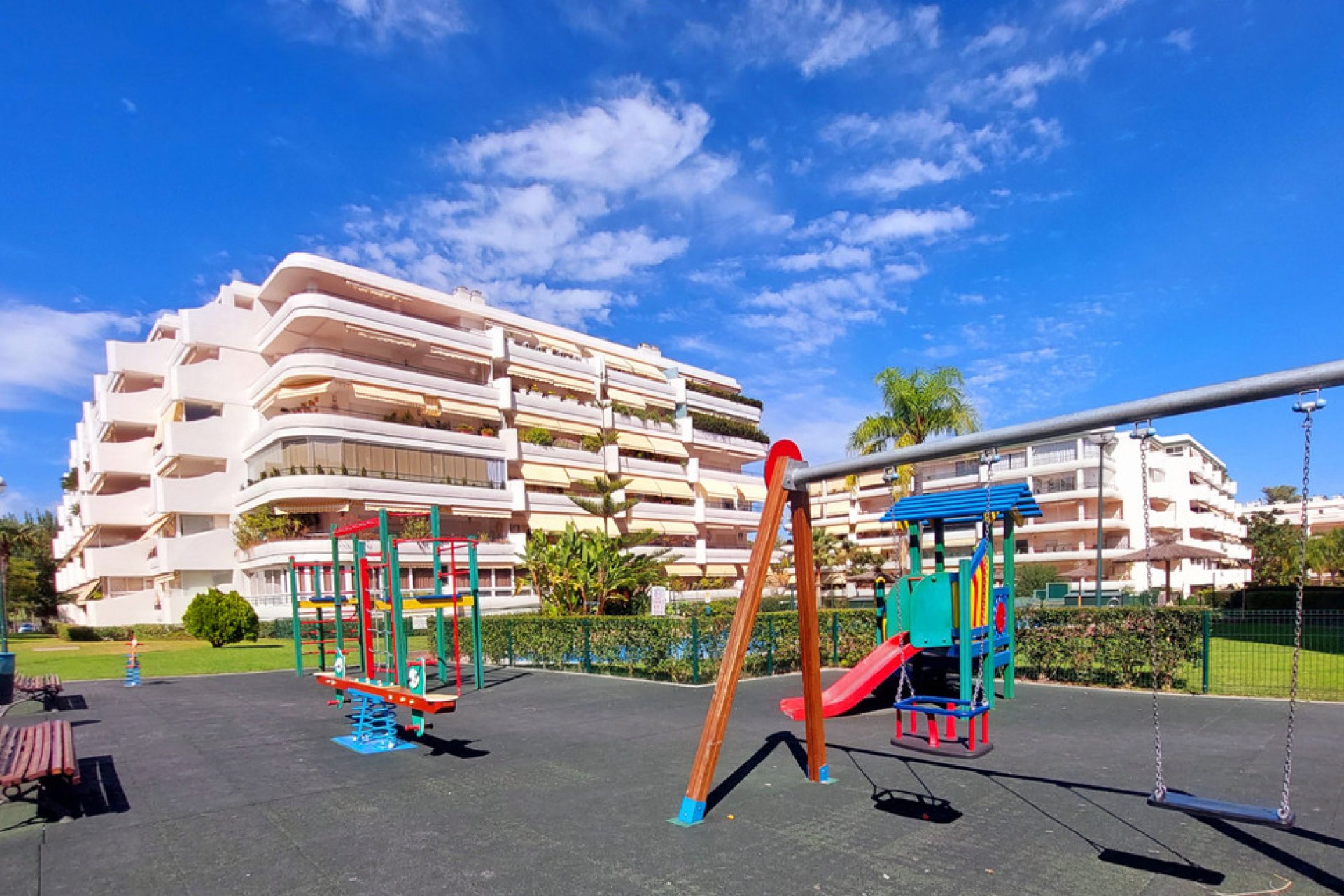 Resale - Apartment - Middle Floor Apartment - Marbella - Guadalmina Alta