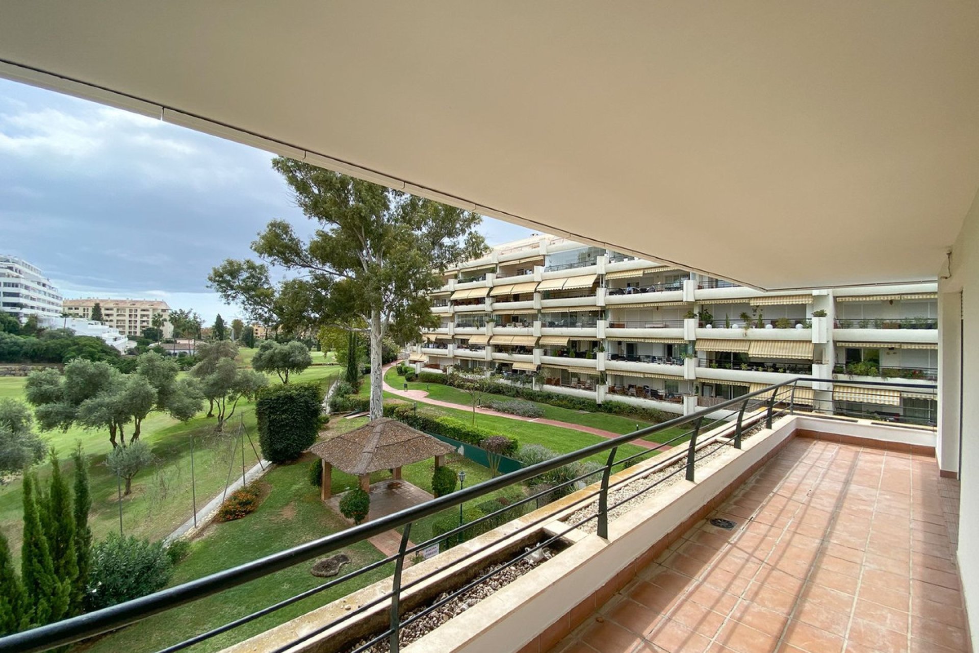 Resale - Apartment - Middle Floor Apartment - Marbella - Guadalmina Alta