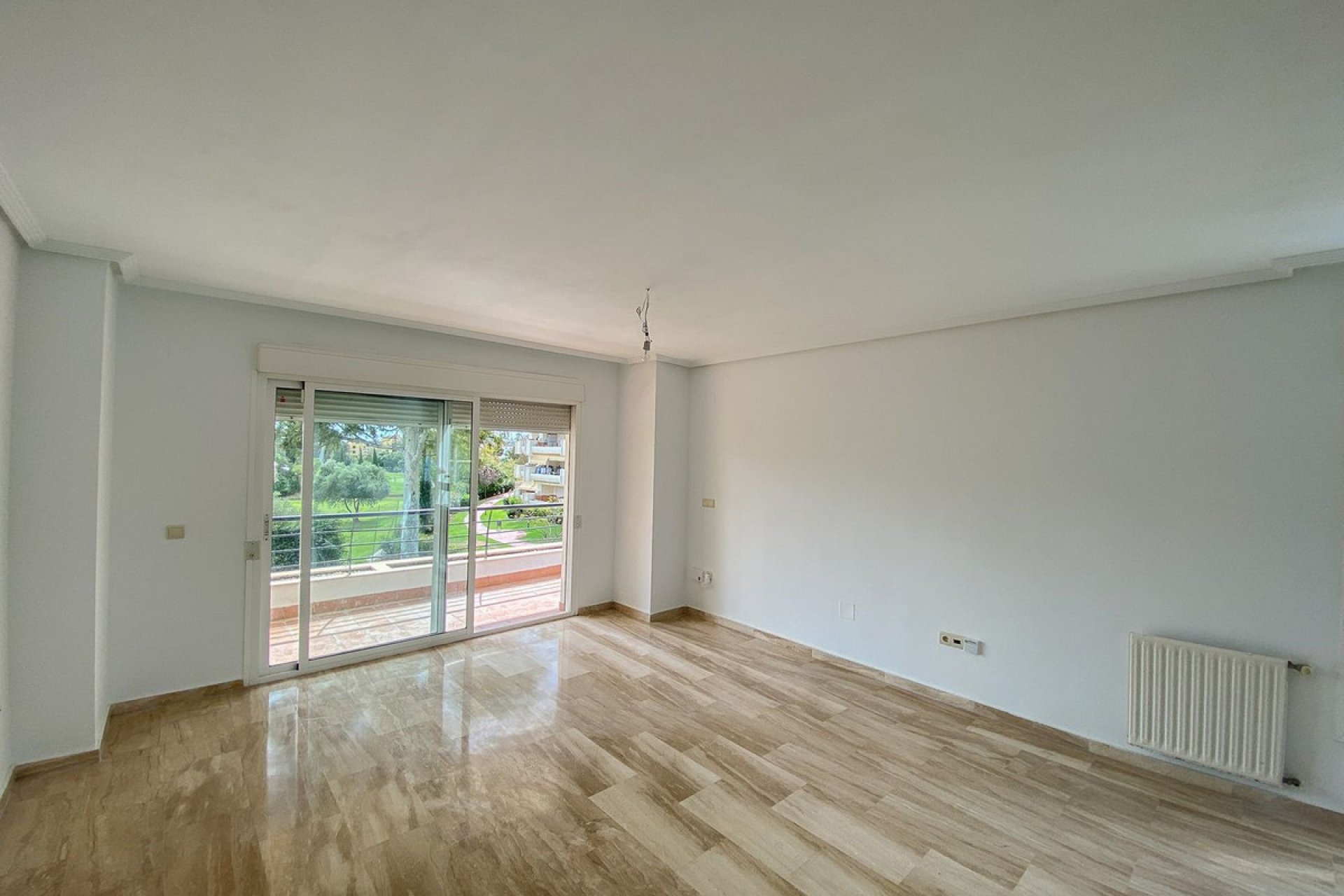 Resale - Apartment - Middle Floor Apartment - Marbella - Guadalmina Alta