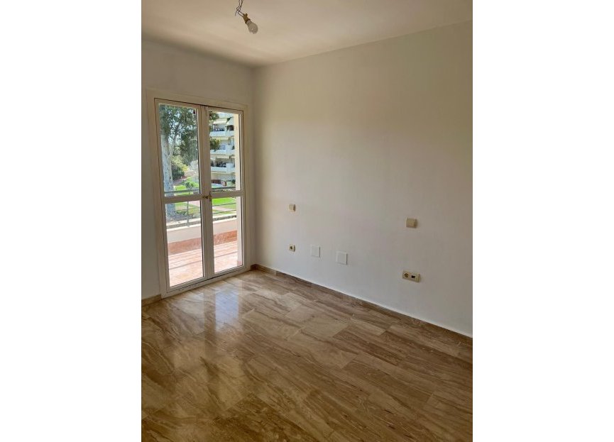 Resale - Apartment - Middle Floor Apartment - Marbella - Guadalmina Alta