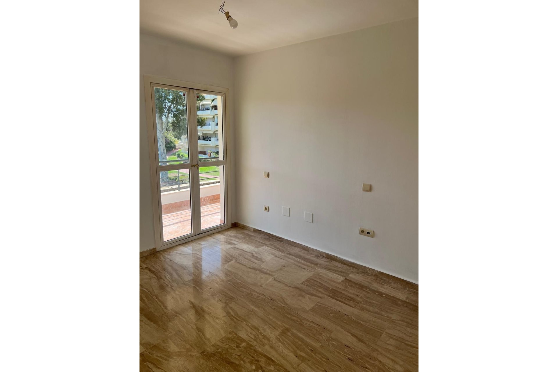 Resale - Apartment - Middle Floor Apartment - Marbella - Guadalmina Alta