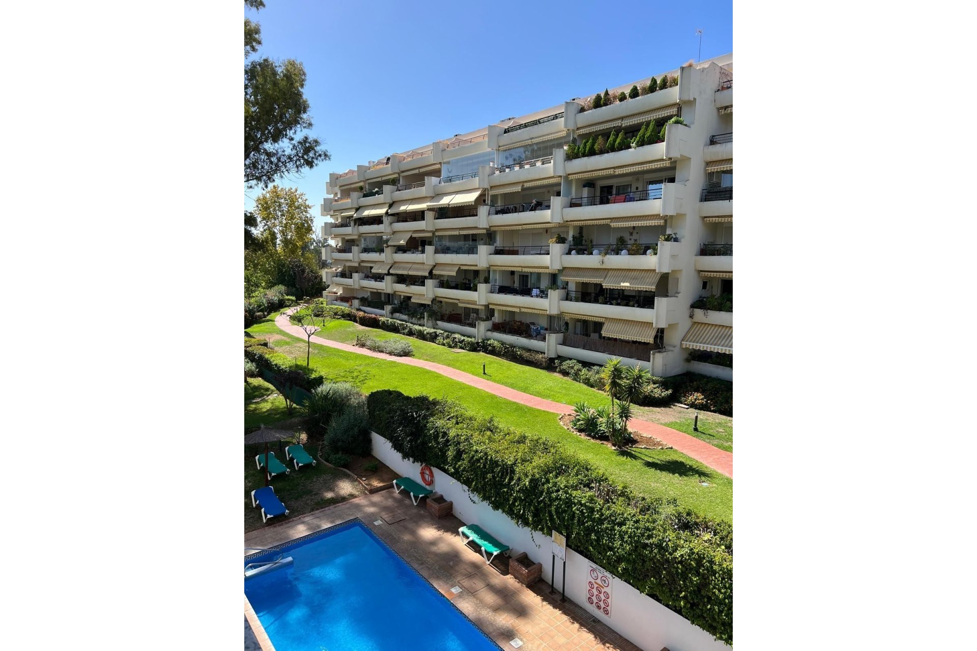 Resale - Apartment - Middle Floor Apartment - Marbella - Guadalmina Alta