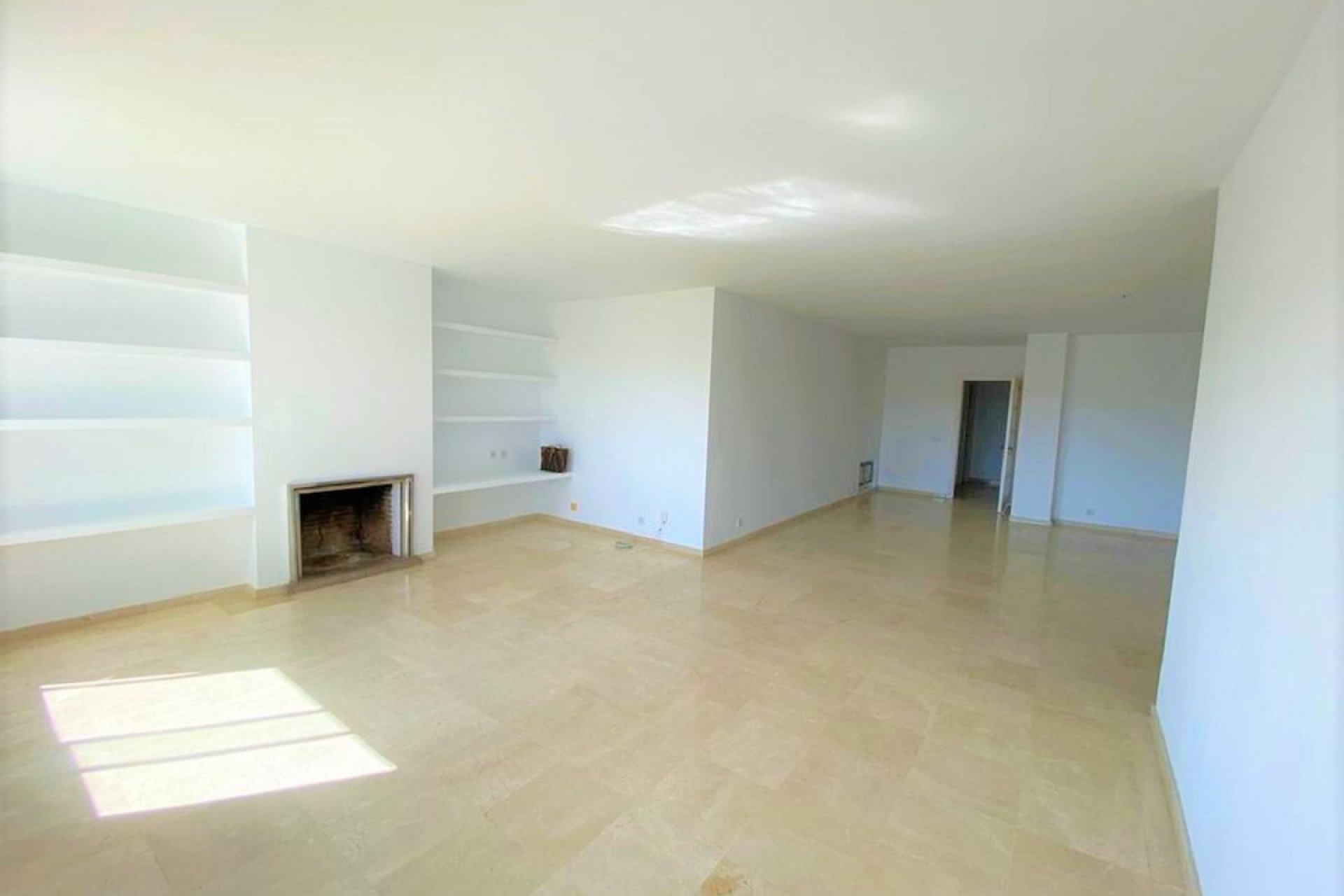 Resale - Apartment - Middle Floor Apartment - Marbella - Guadalmina Alta