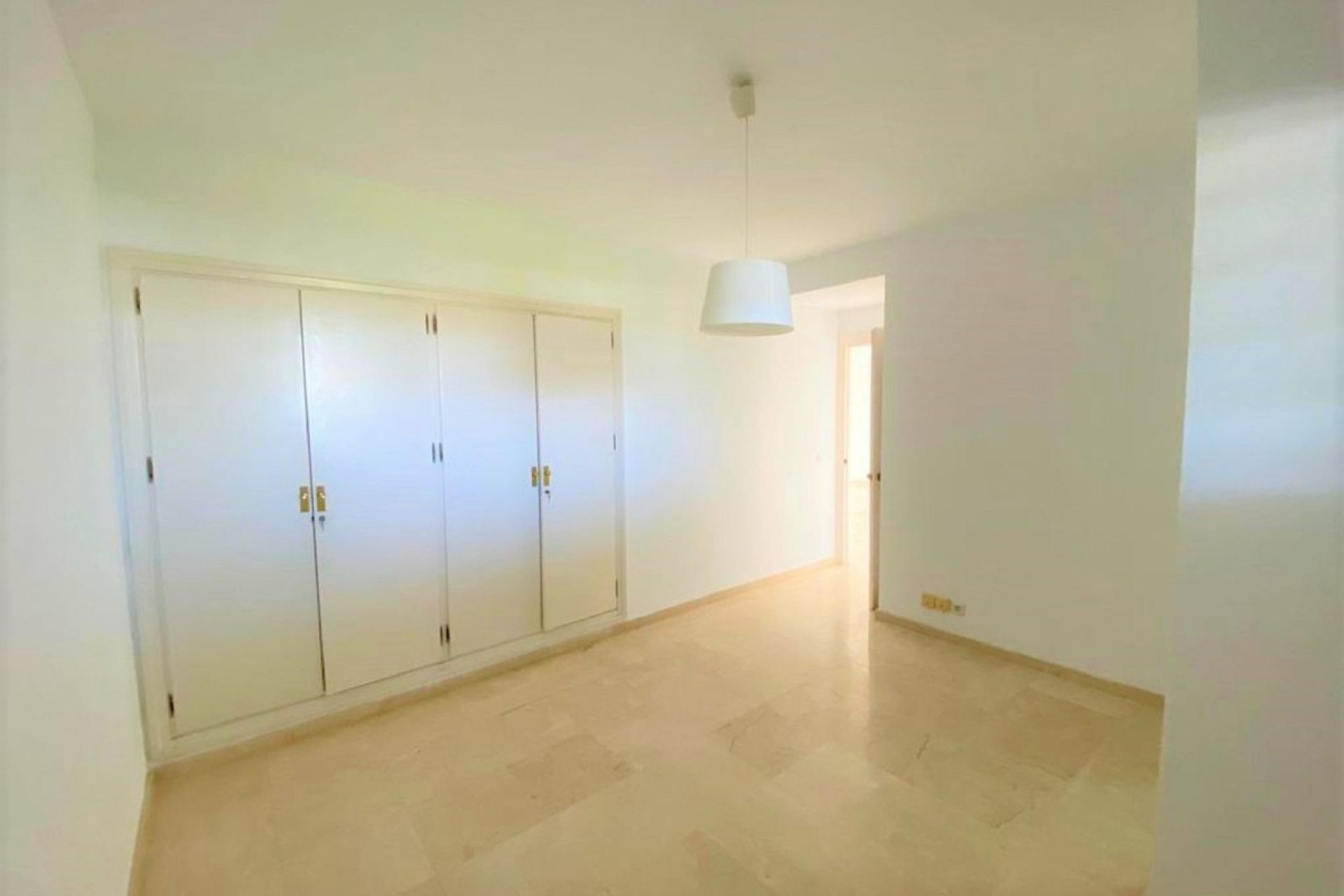 Resale - Apartment - Middle Floor Apartment - Marbella - Guadalmina Alta