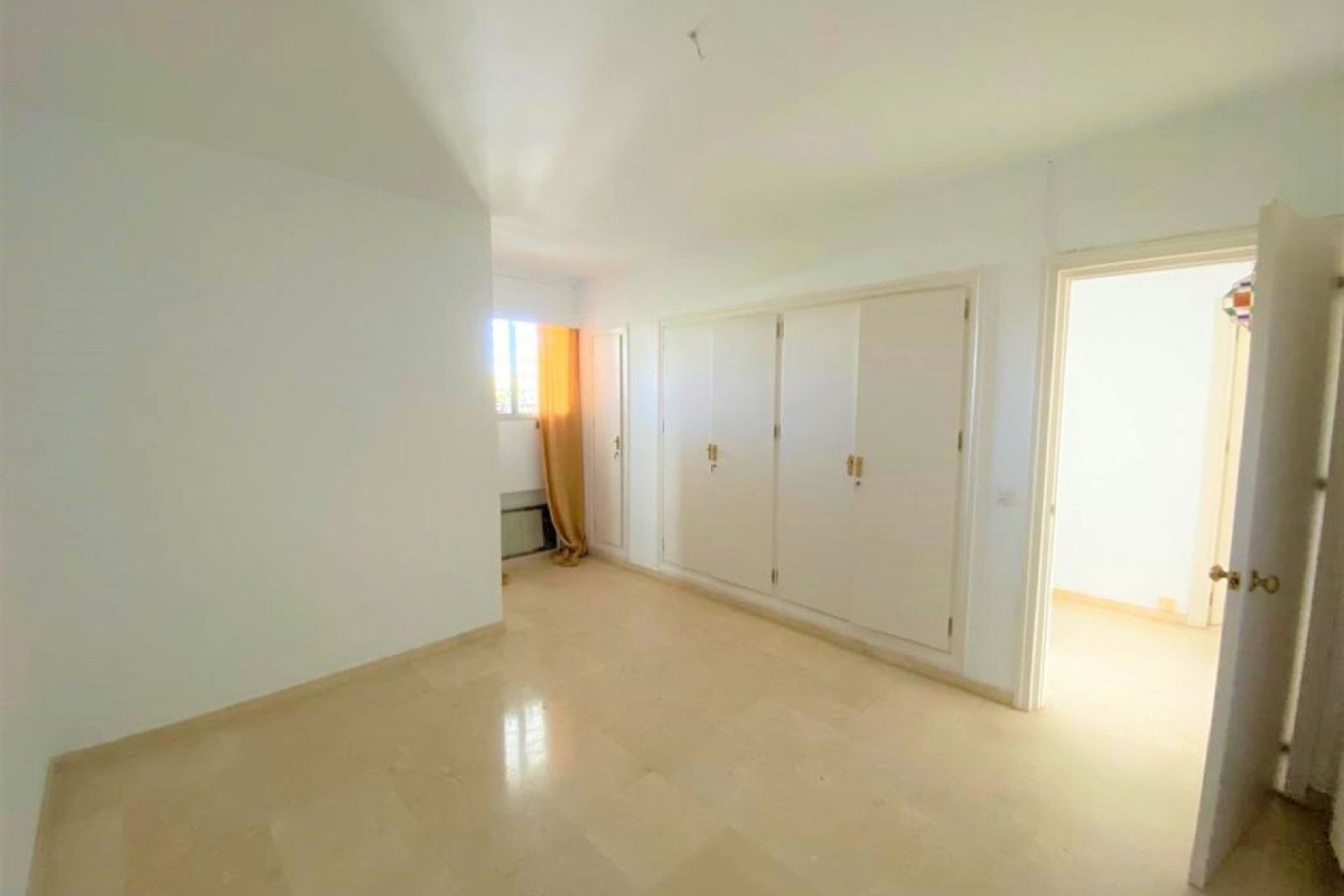 Resale - Apartment - Middle Floor Apartment - Marbella - Guadalmina Alta