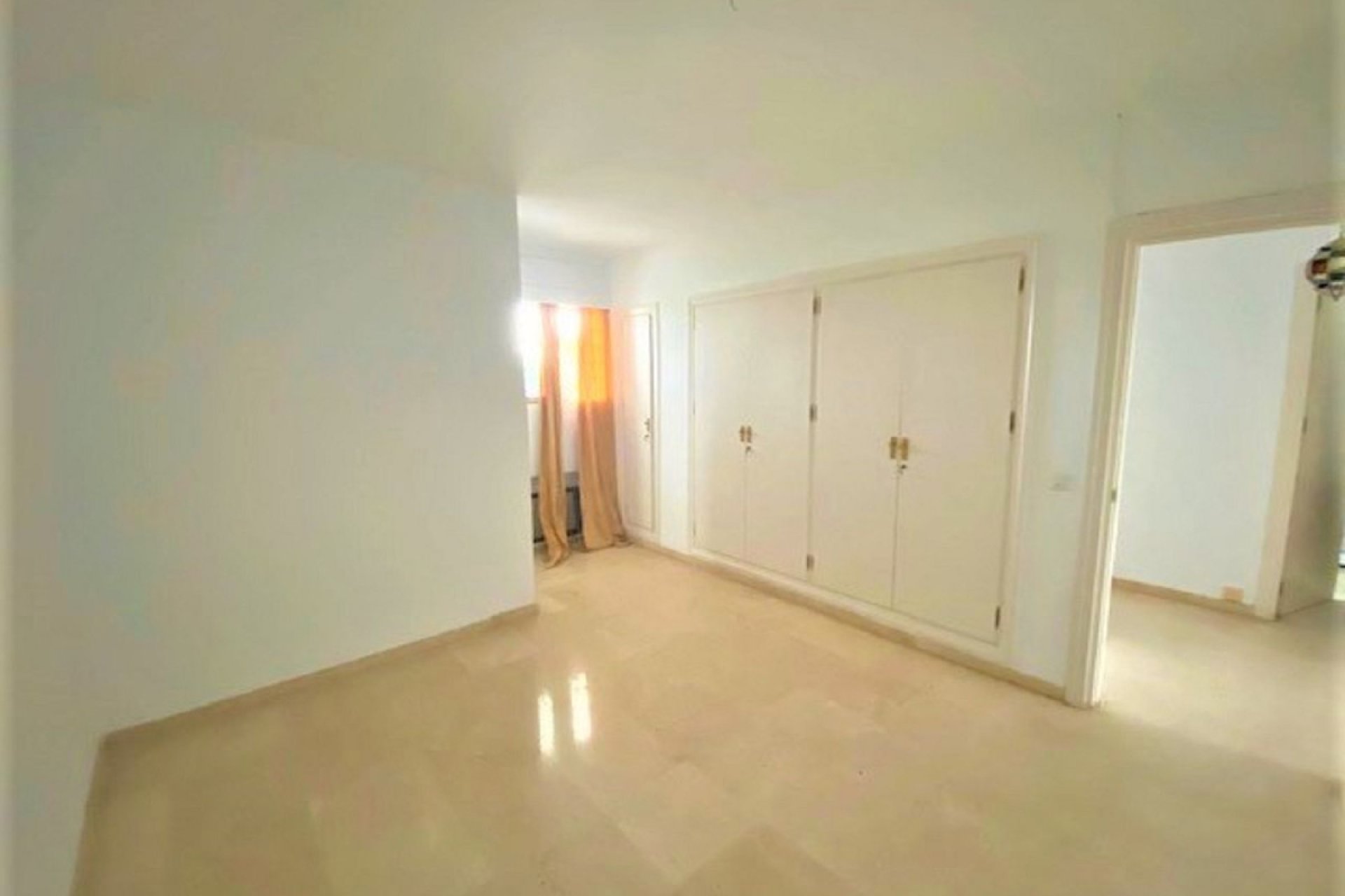 Resale - Apartment - Middle Floor Apartment - Marbella - Guadalmina Alta