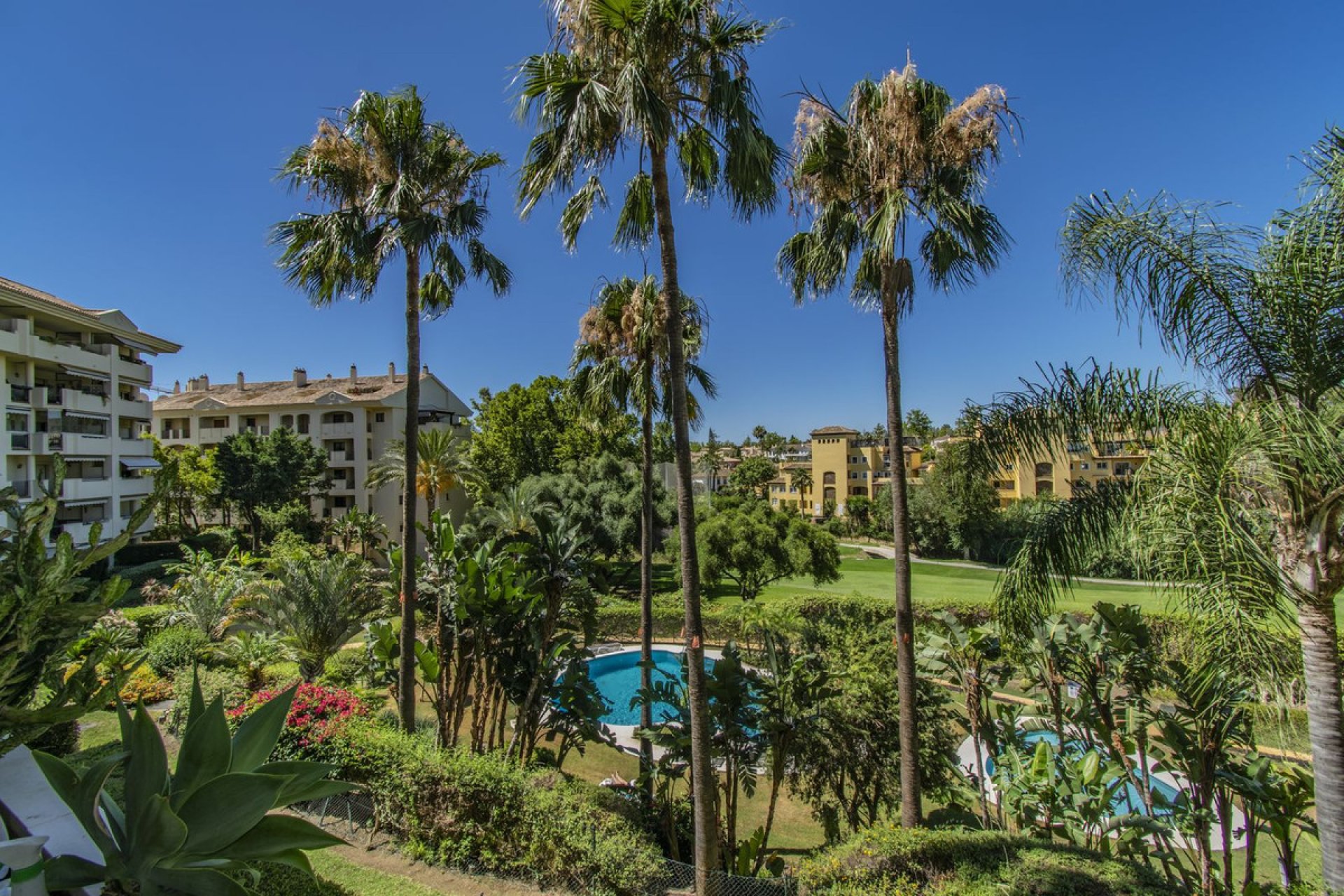 Resale - Apartment - Middle Floor Apartment - Marbella - Guadalmina Alta