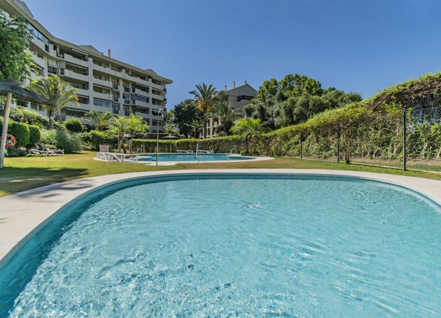 Resale - Apartment - Middle Floor Apartment - Marbella - Guadalmina Alta