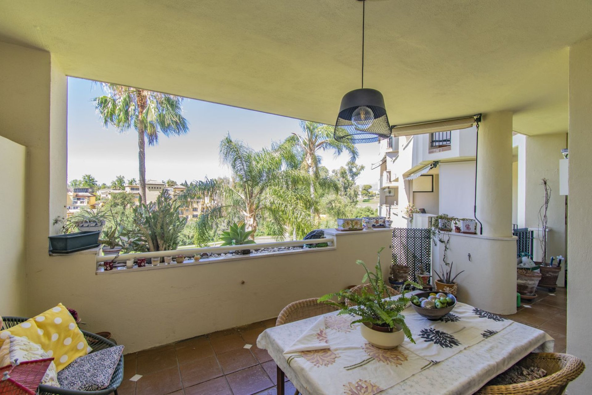 Resale - Apartment - Middle Floor Apartment - Marbella - Guadalmina Alta