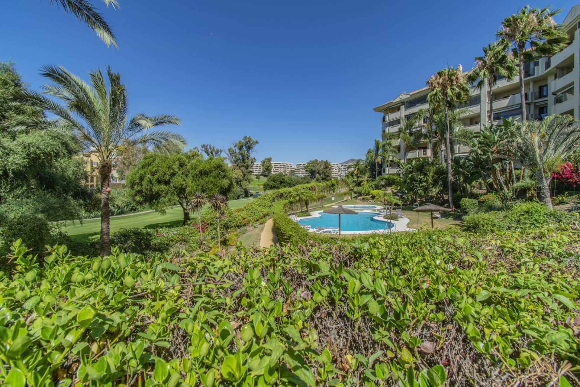 Resale - Apartment - Middle Floor Apartment - Marbella - Guadalmina Alta