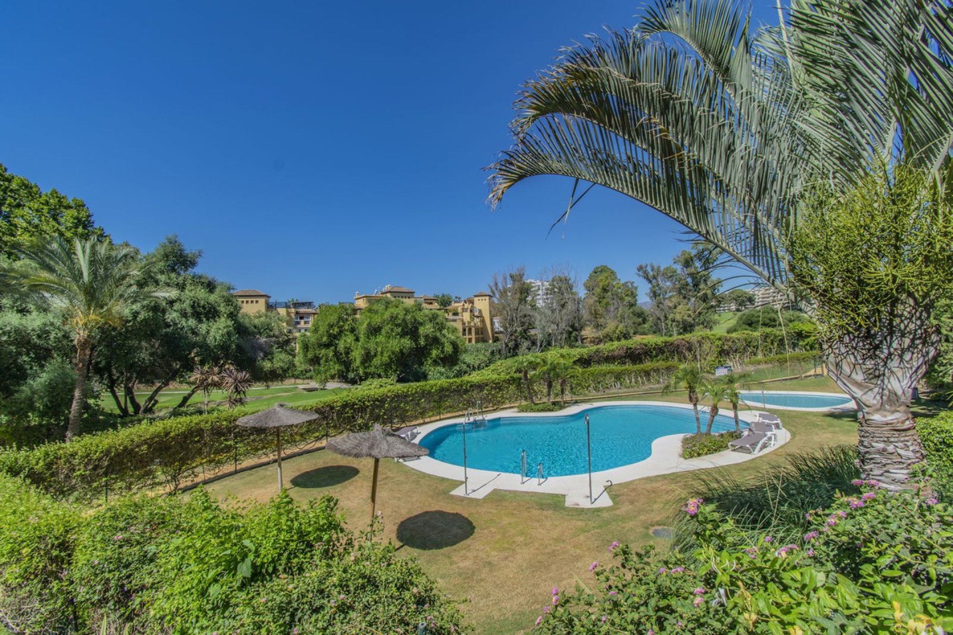 Resale - Apartment - Middle Floor Apartment - Marbella - Guadalmina Alta