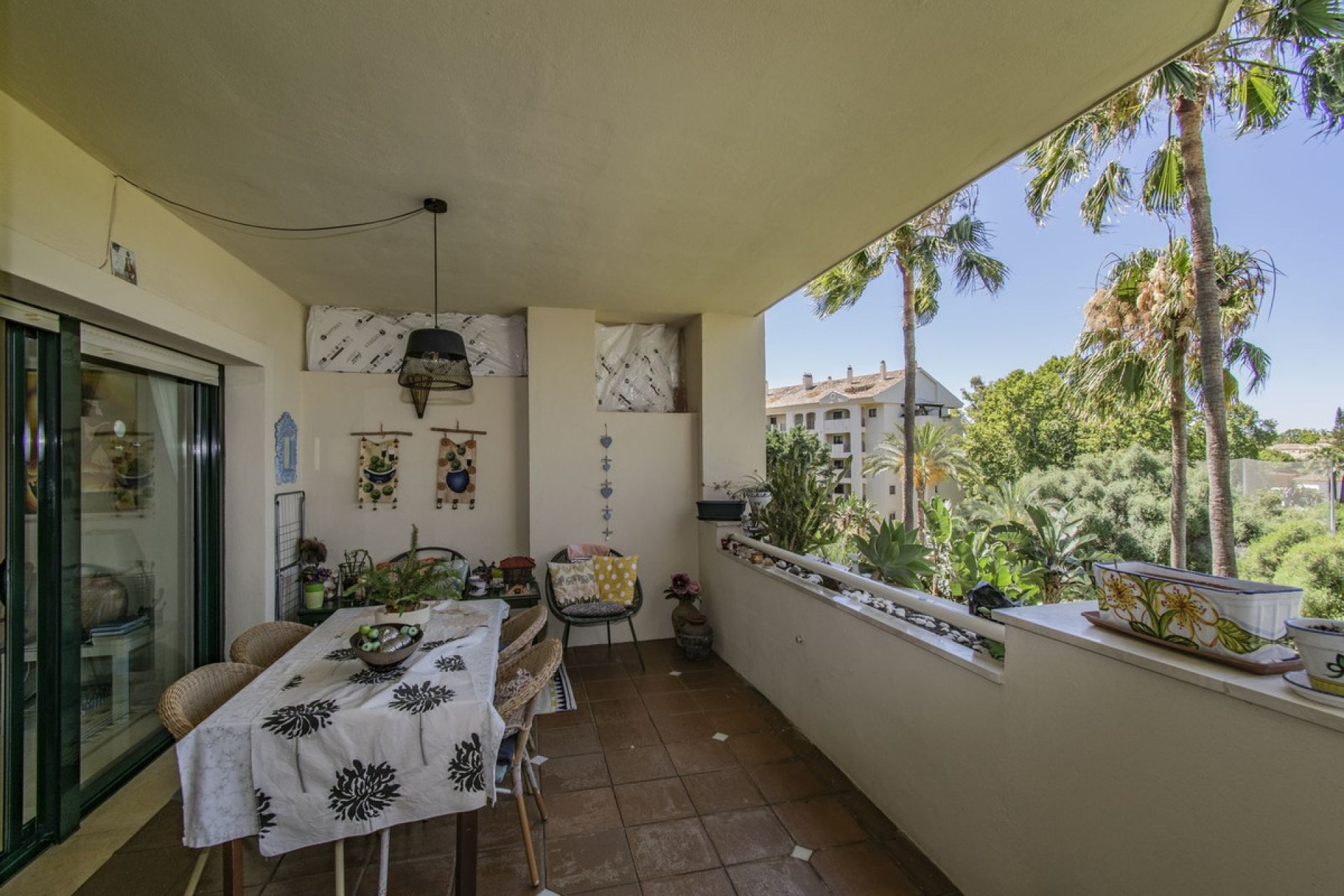 Resale - Apartment - Middle Floor Apartment - Marbella - Guadalmina Alta