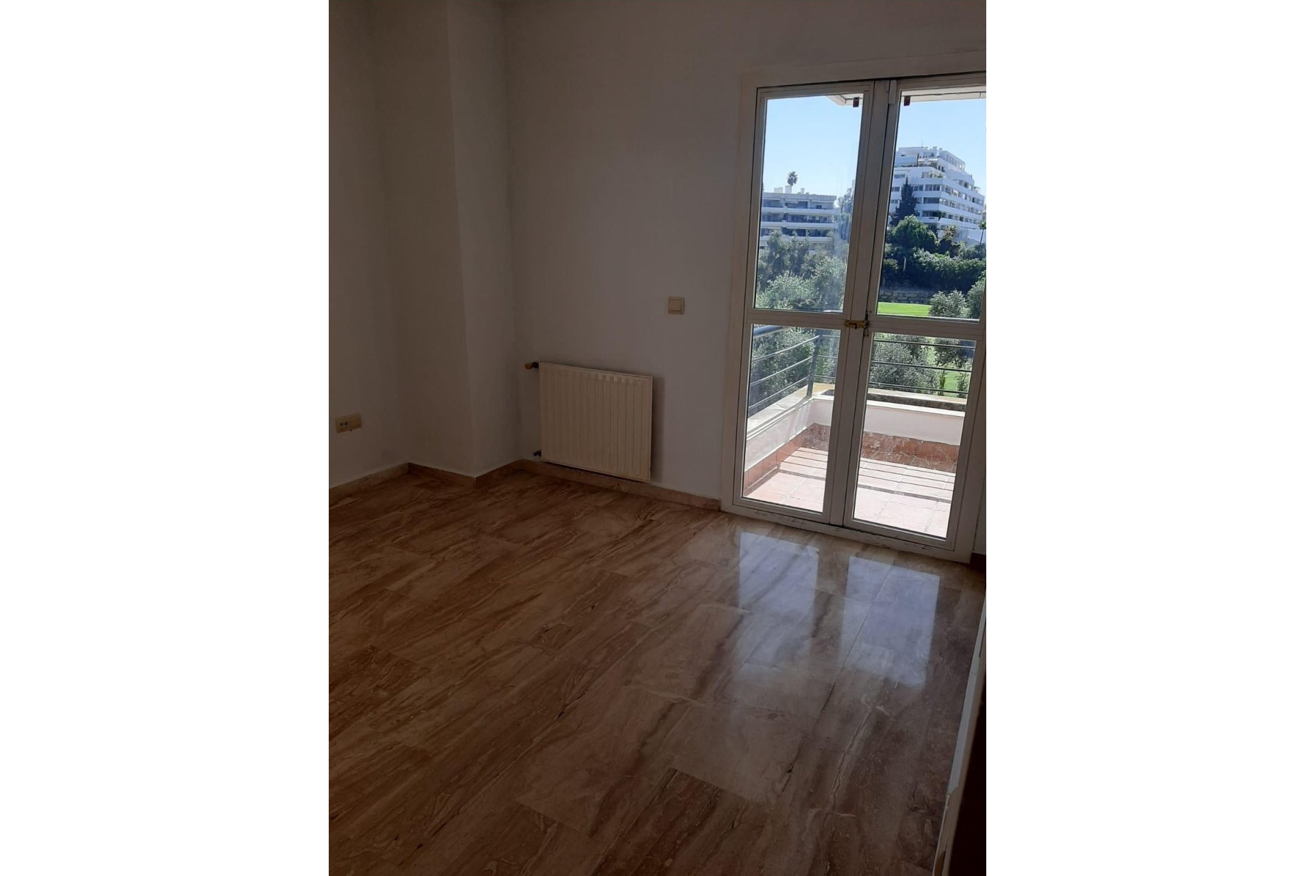 Resale - Apartment - Middle Floor Apartment - Marbella - Guadalmina Alta