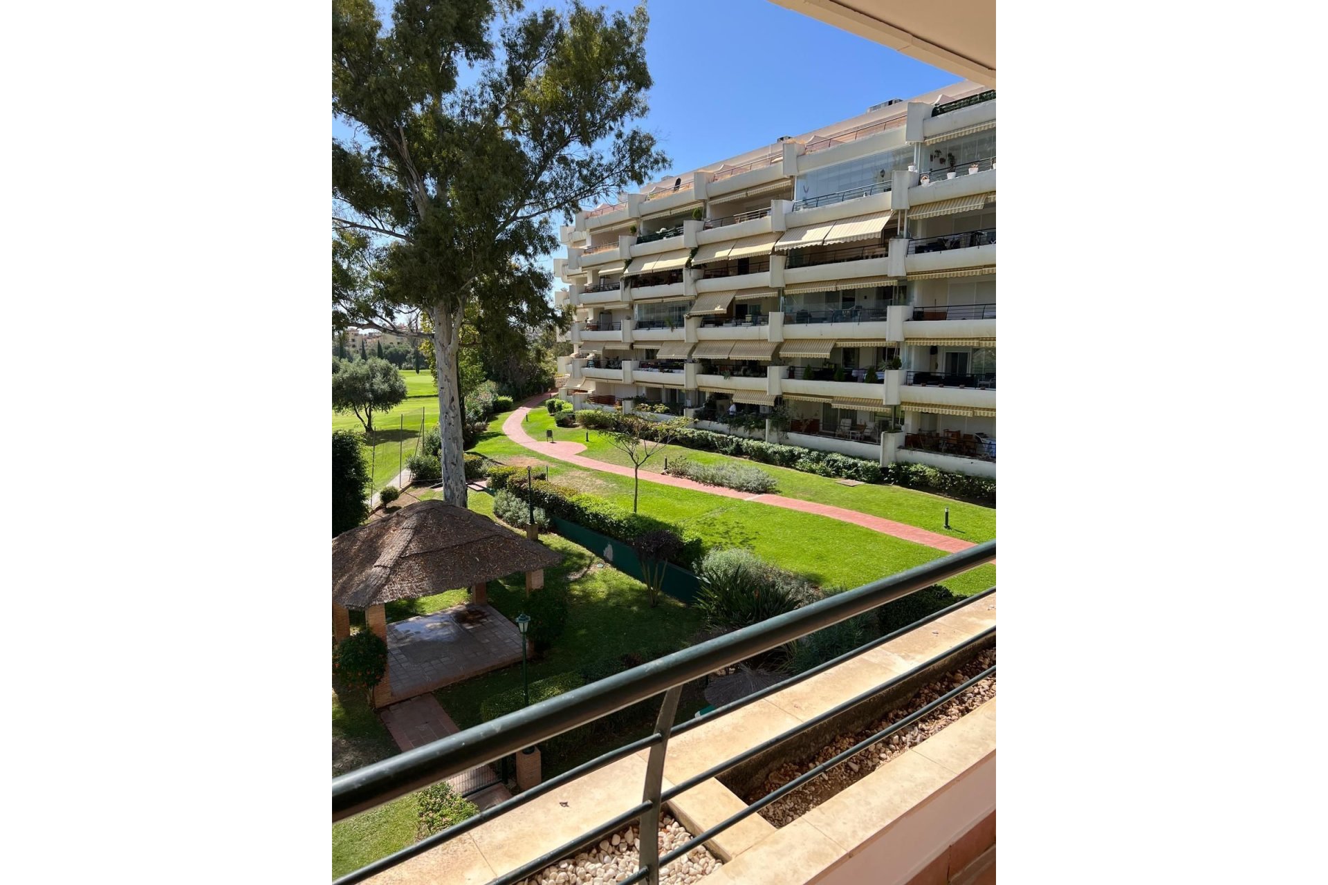 Resale - Apartment - Middle Floor Apartment - Marbella - Guadalmina Alta