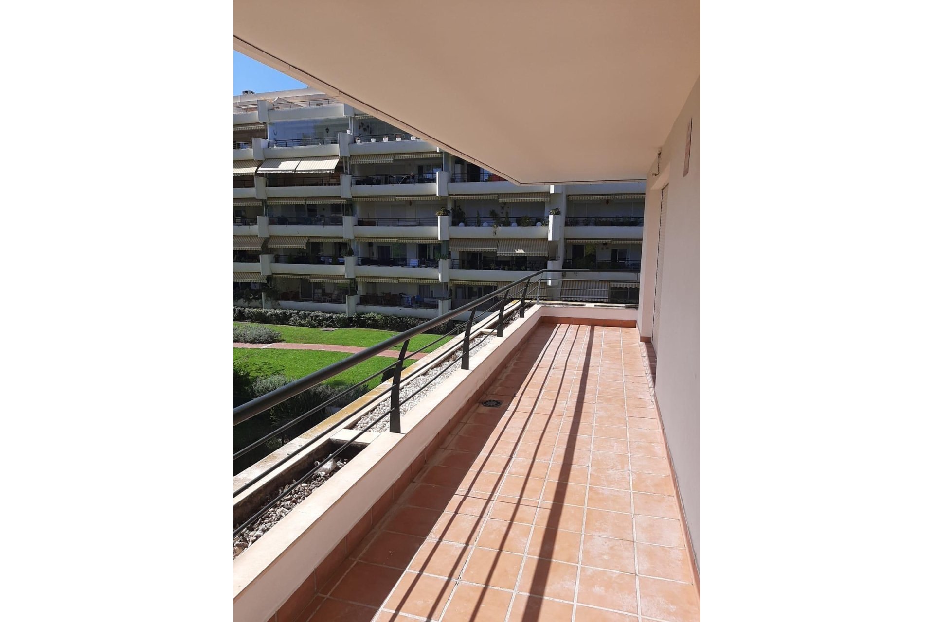 Resale - Apartment - Middle Floor Apartment - Marbella - Guadalmina Alta