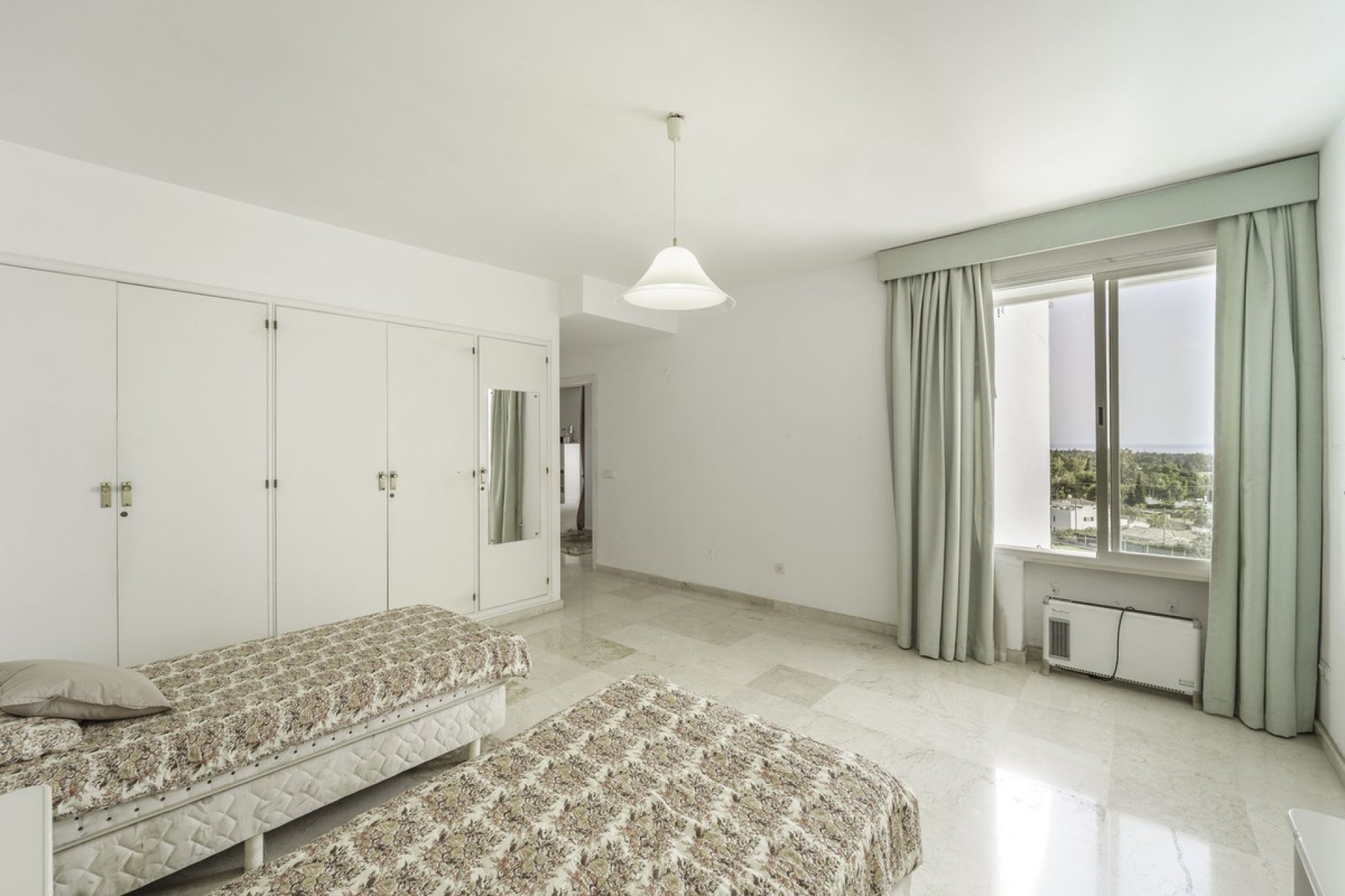 Resale - Apartment - Middle Floor Apartment - Marbella - Guadalmina Alta