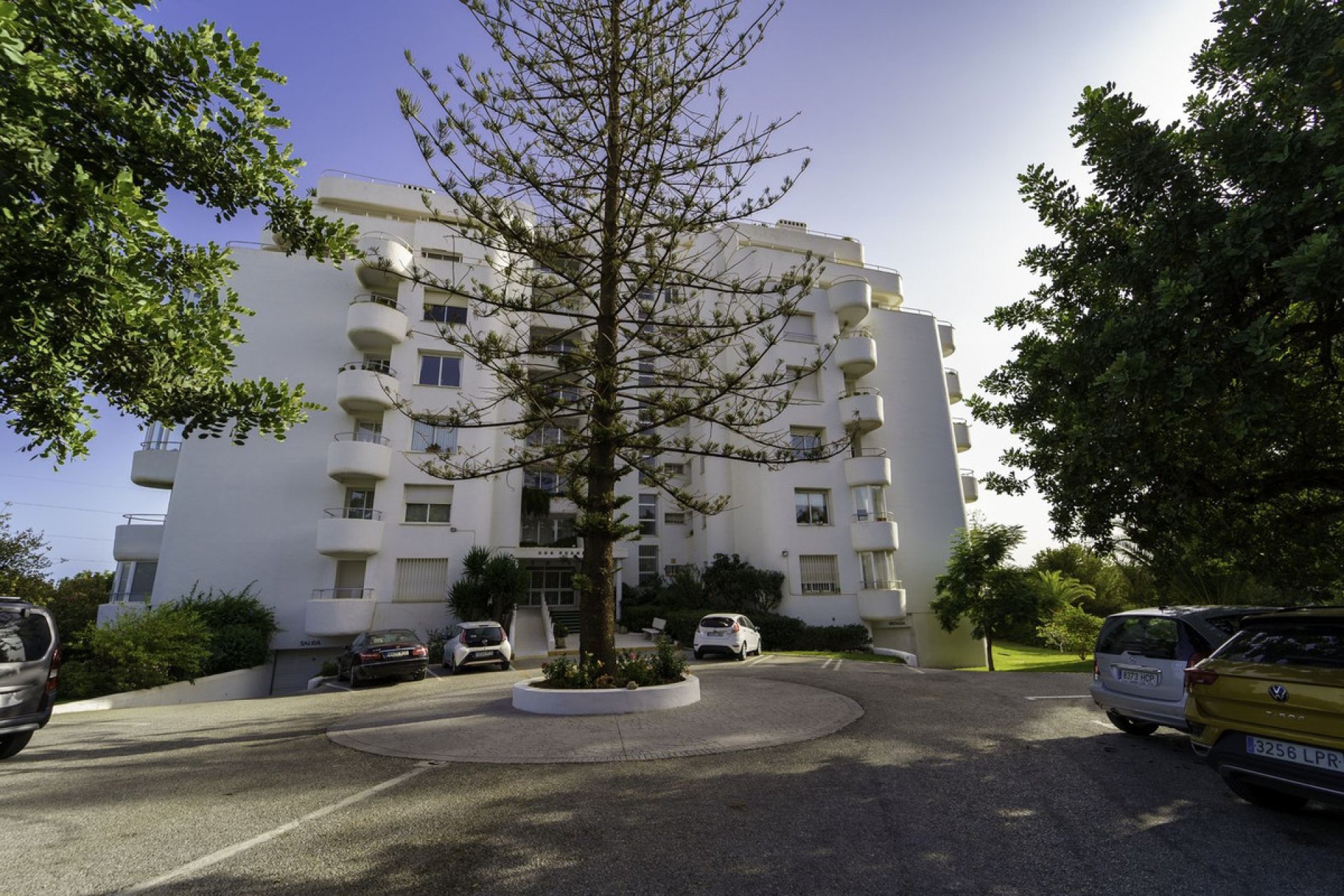 Resale - Apartment - Middle Floor Apartment - Marbella - Guadalmina Alta