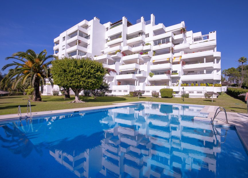 Resale - Apartment - Middle Floor Apartment - Marbella - Guadalmina Alta