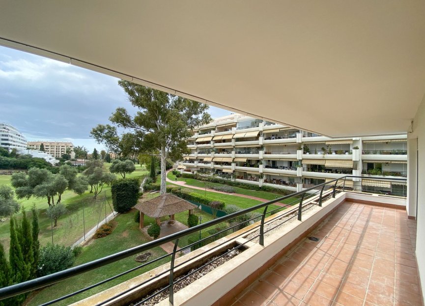 Resale - Apartment - Middle Floor Apartment - Marbella - Guadalmina Alta