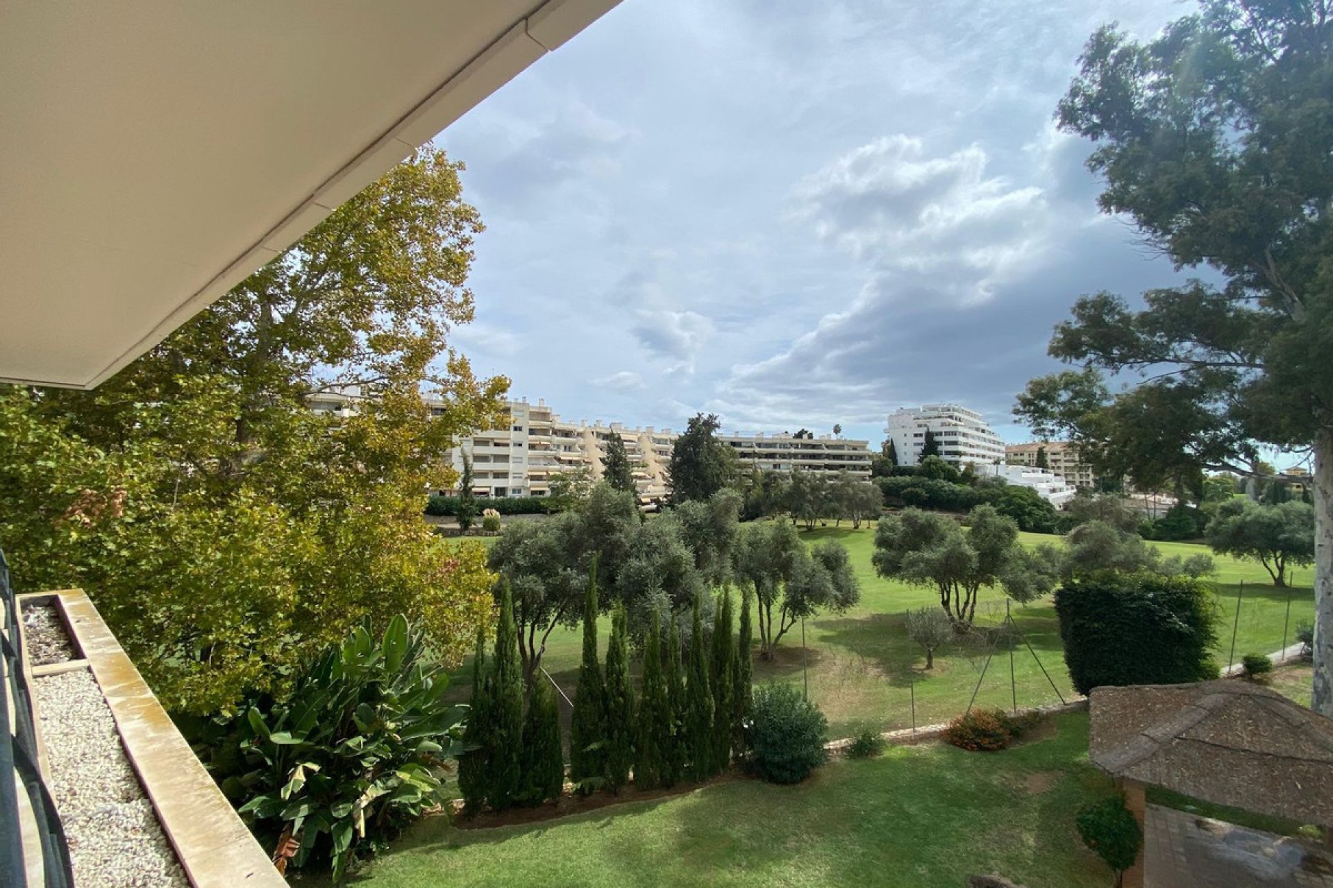 Resale - Apartment - Middle Floor Apartment - Marbella - Guadalmina Alta