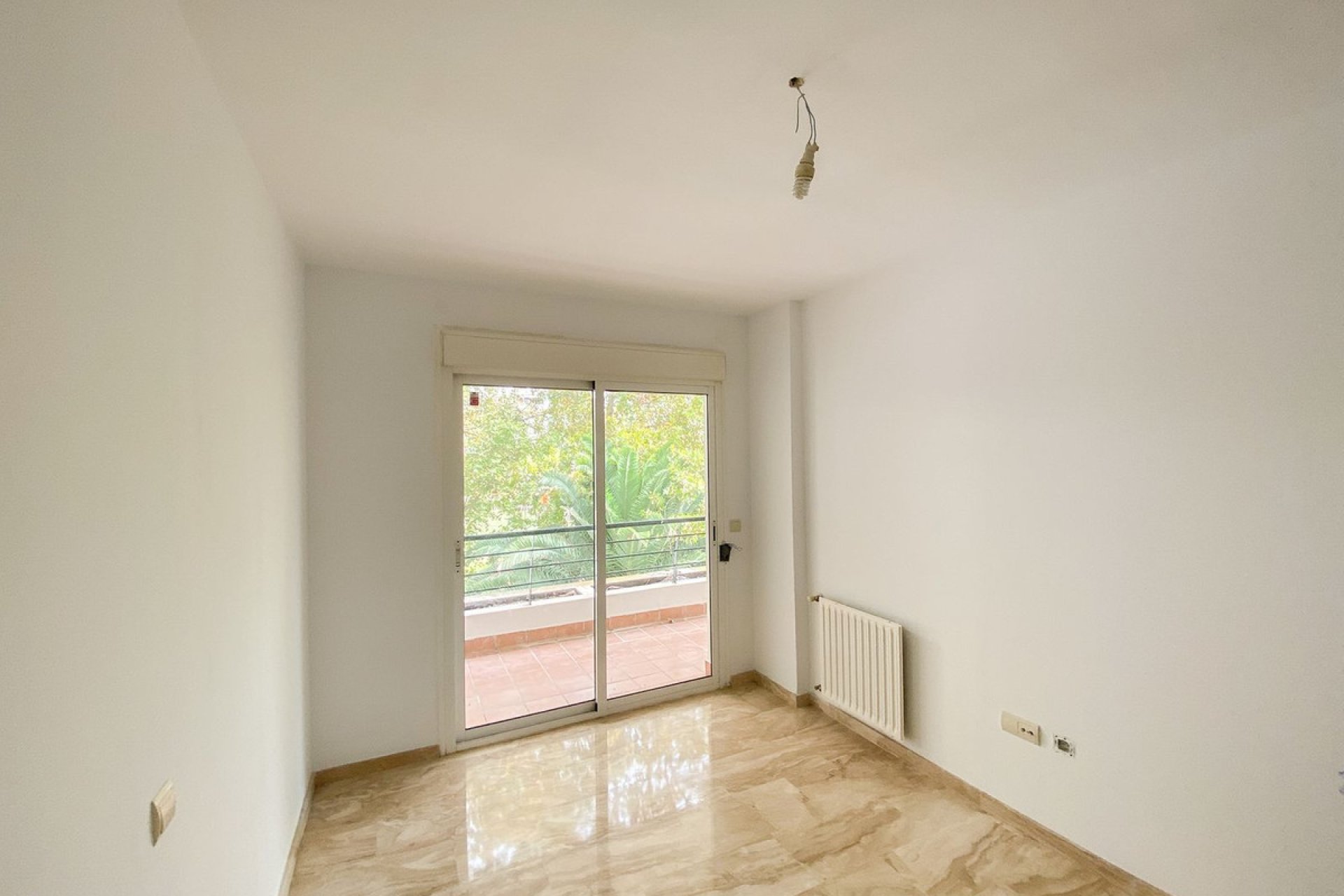 Resale - Apartment - Middle Floor Apartment - Marbella - Guadalmina Alta