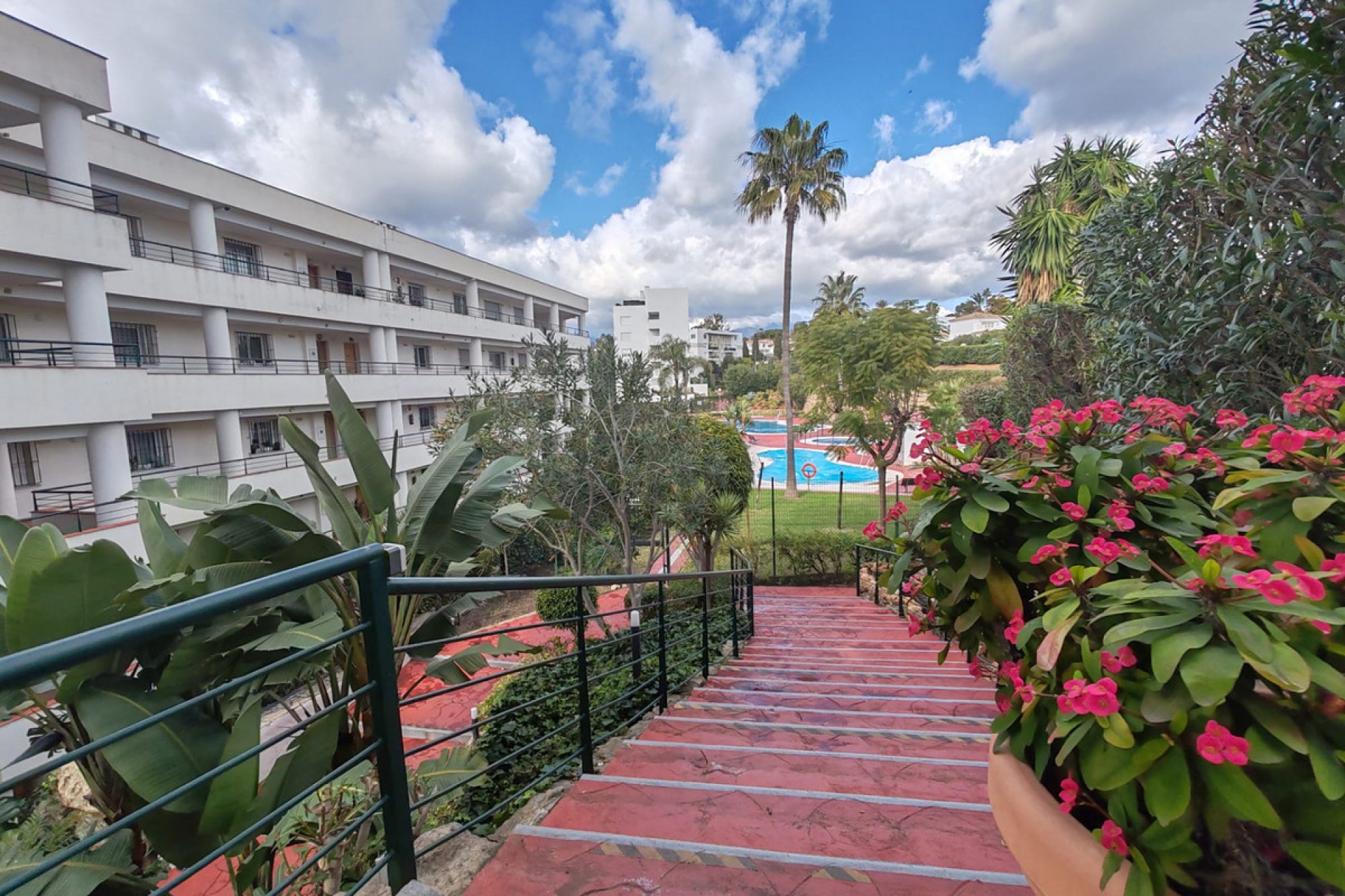 Resale - Apartment - Middle Floor Apartment - Marbella - Guadalmina Alta