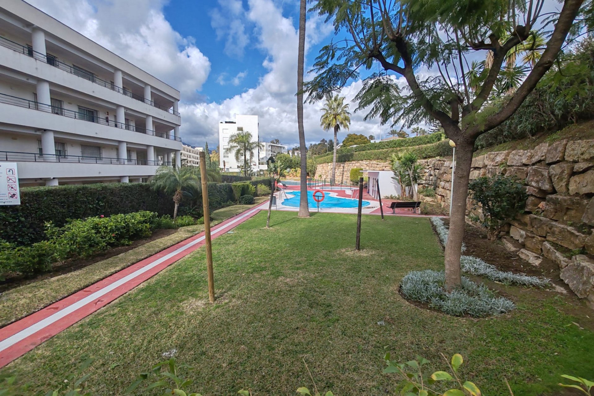 Resale - Apartment - Middle Floor Apartment - Marbella - Guadalmina Alta