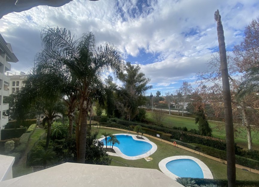 Resale - Apartment - Middle Floor Apartment - Marbella - Guadalmina Alta