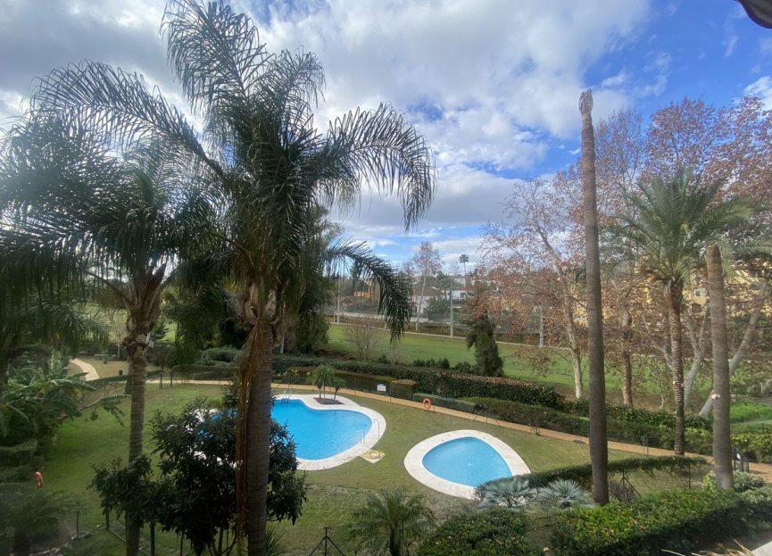 Resale - Apartment - Middle Floor Apartment - Marbella - Guadalmina Alta