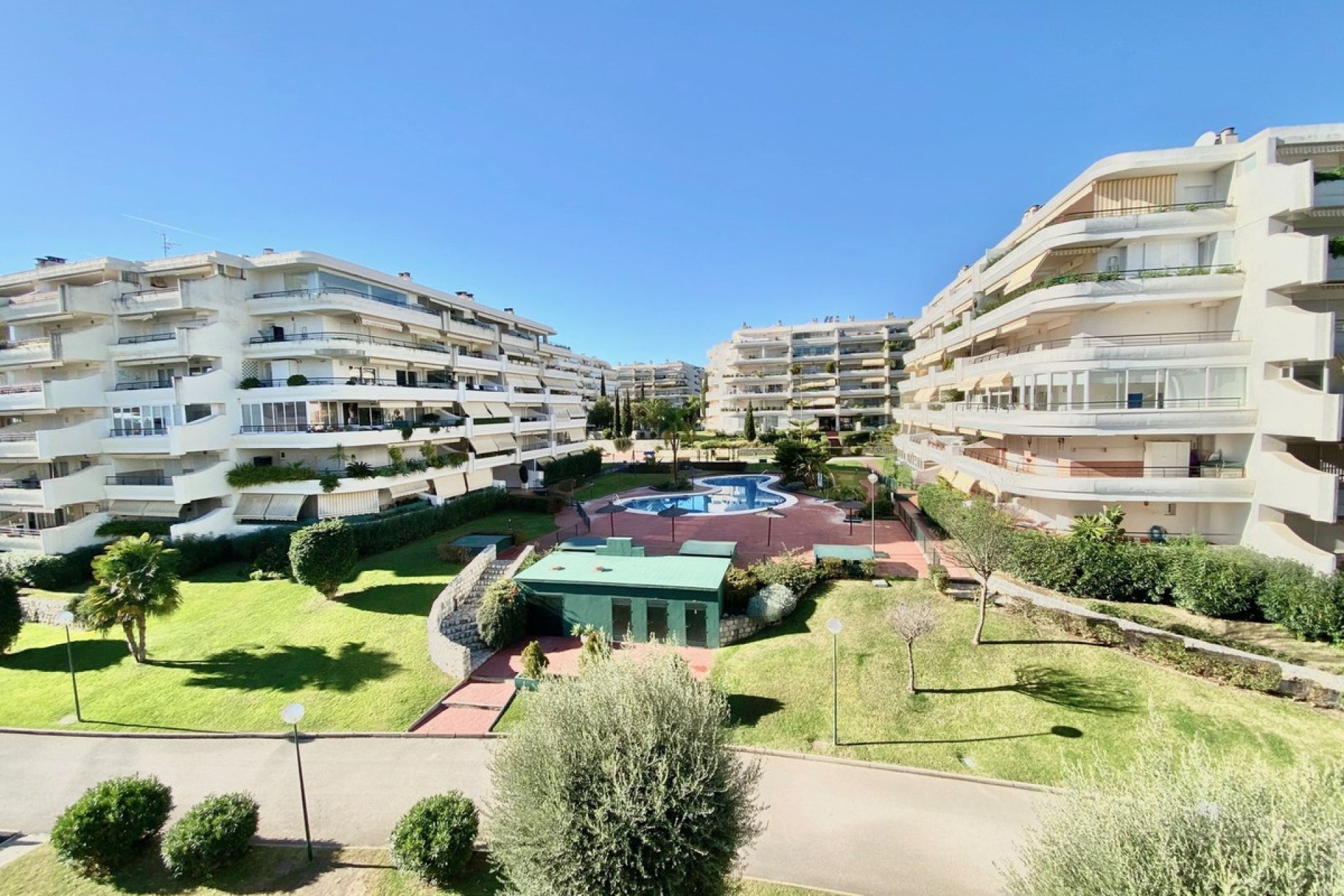 Resale - Apartment - Middle Floor Apartment - Marbella - Guadalmina Alta