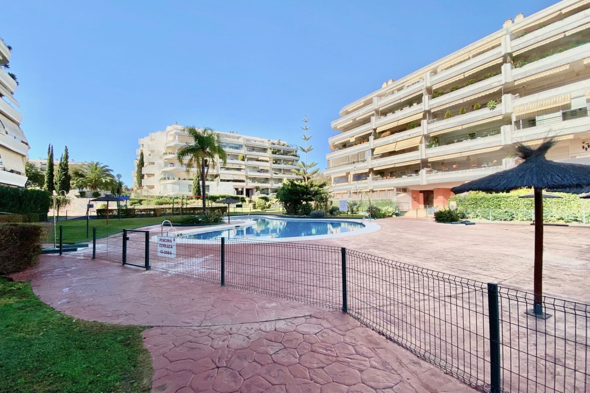 Resale - Apartment - Middle Floor Apartment - Marbella - Guadalmina Alta