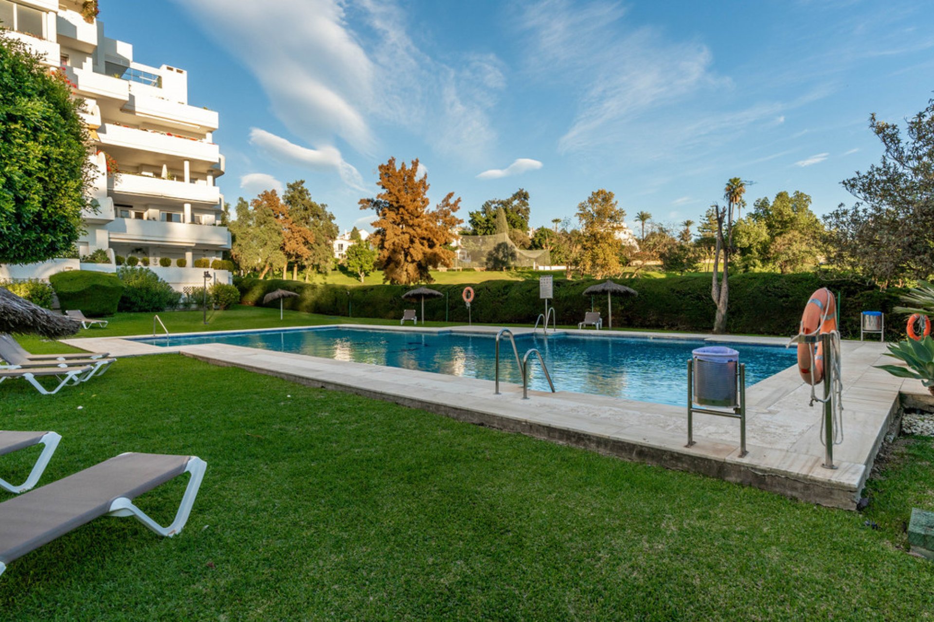 Resale - Apartment - Middle Floor Apartment - Marbella - Guadalmina Alta