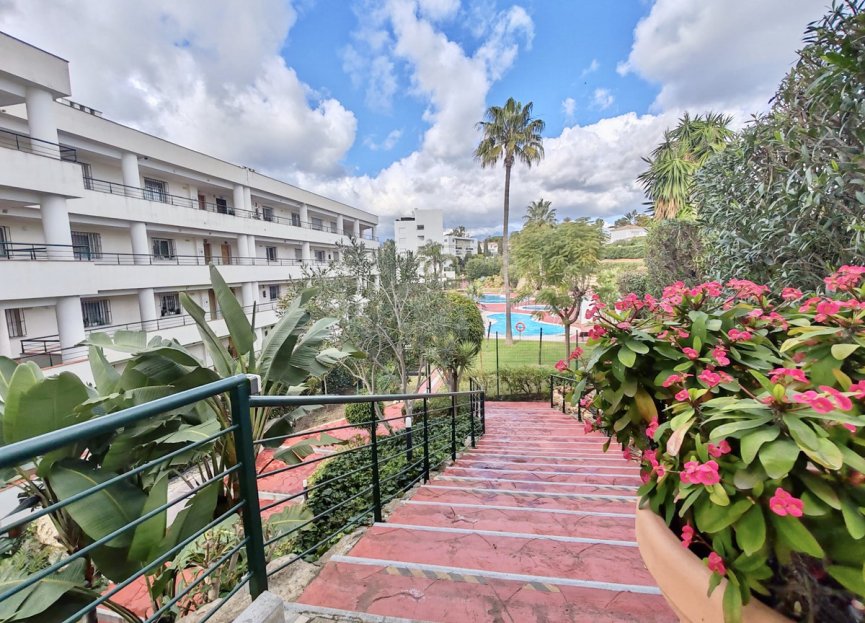 Resale - Apartment - Middle Floor Apartment - Marbella - Guadalmina Alta