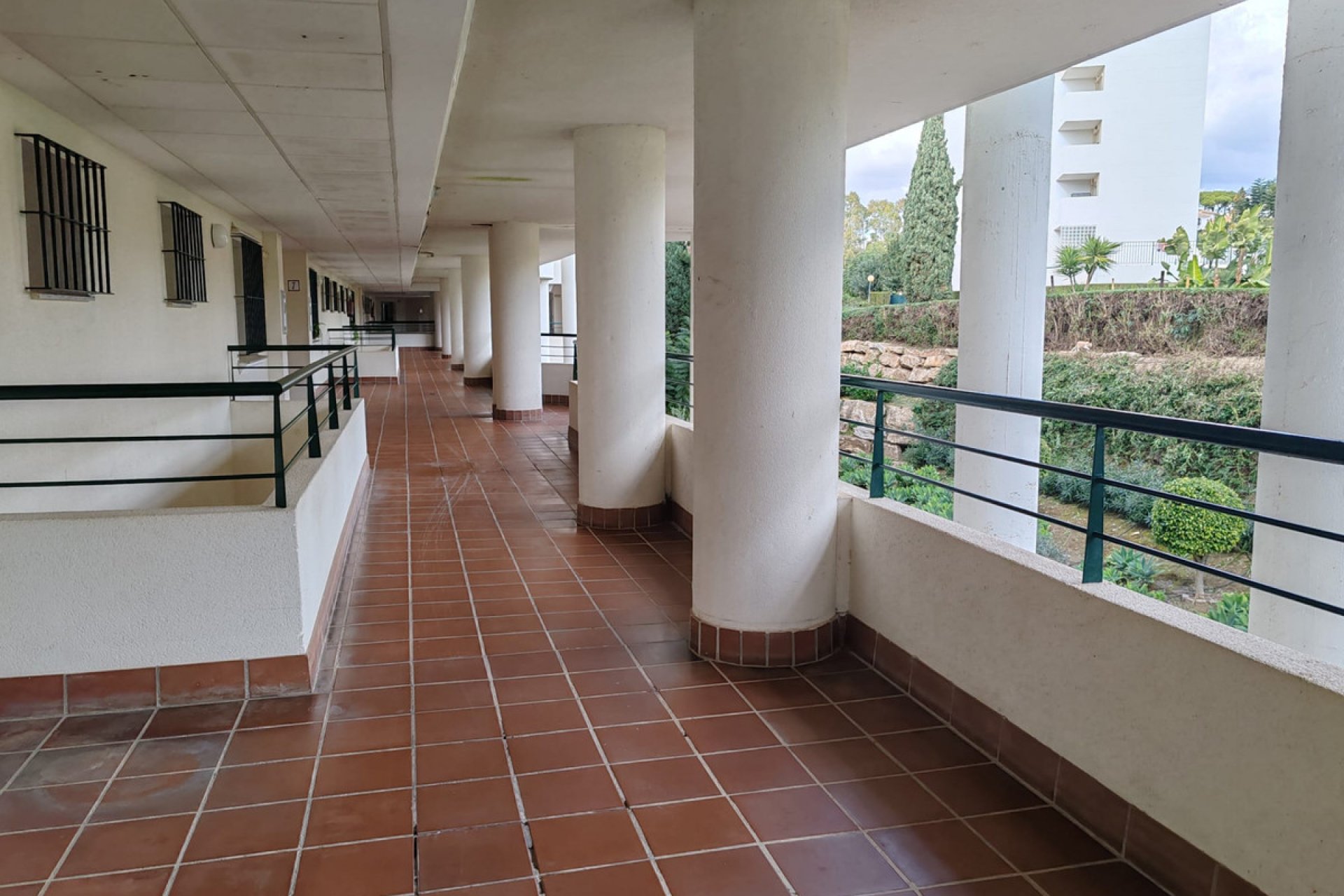 Resale - Apartment - Middle Floor Apartment - Marbella - Guadalmina Alta