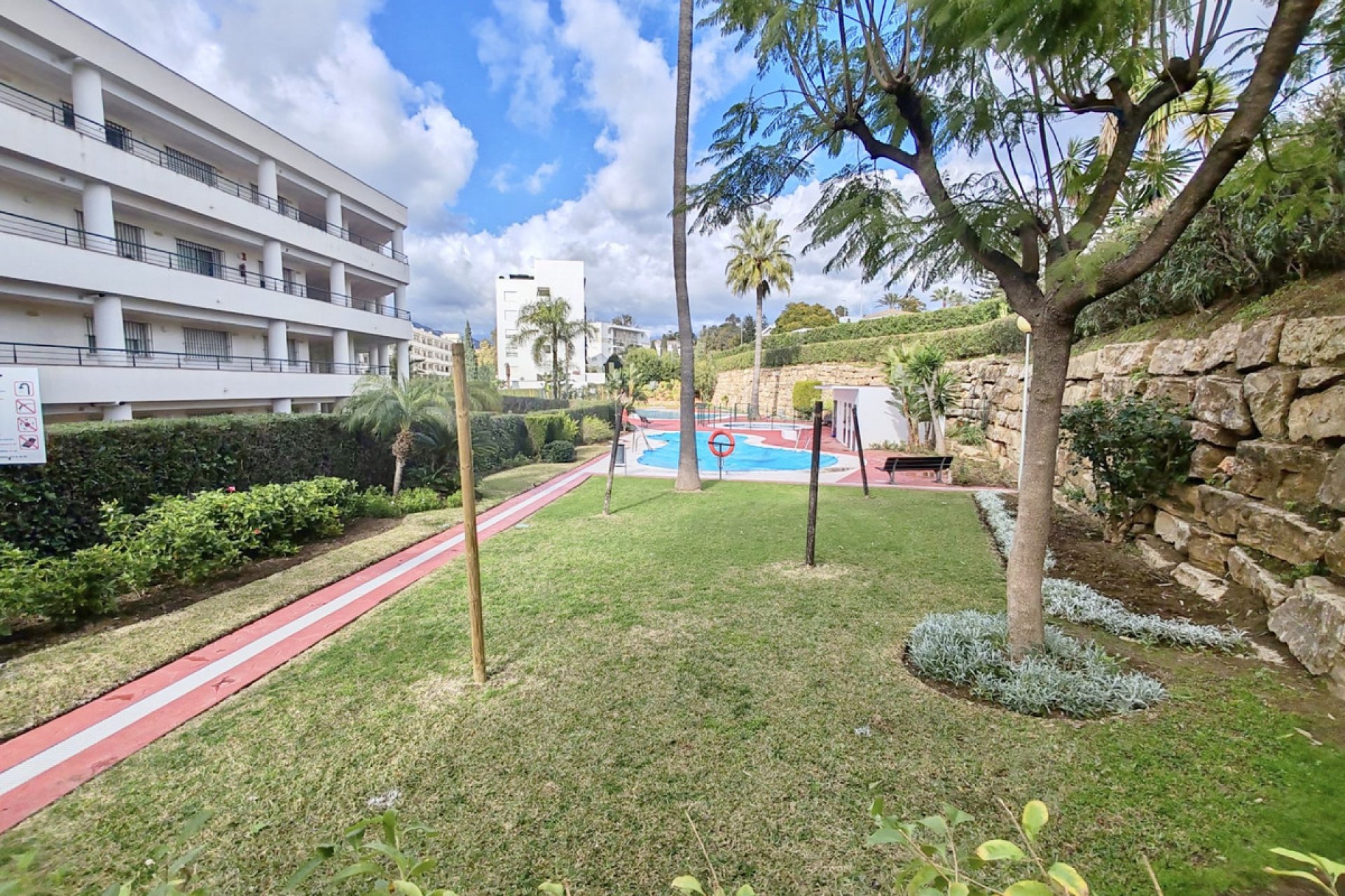 Resale - Apartment - Middle Floor Apartment - Marbella - Guadalmina Alta