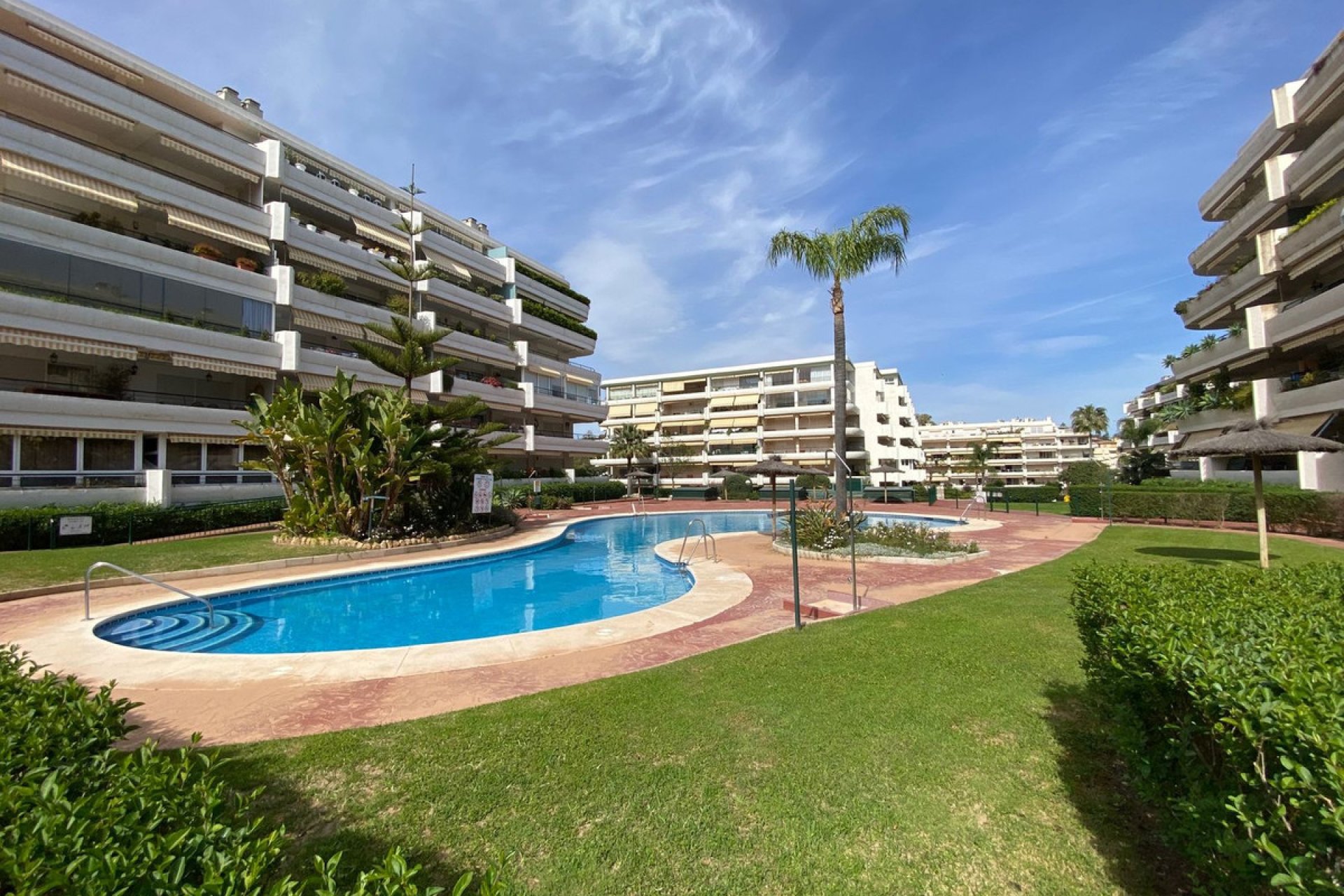 Resale - Apartment - Middle Floor Apartment - Marbella - Guadalmina Alta