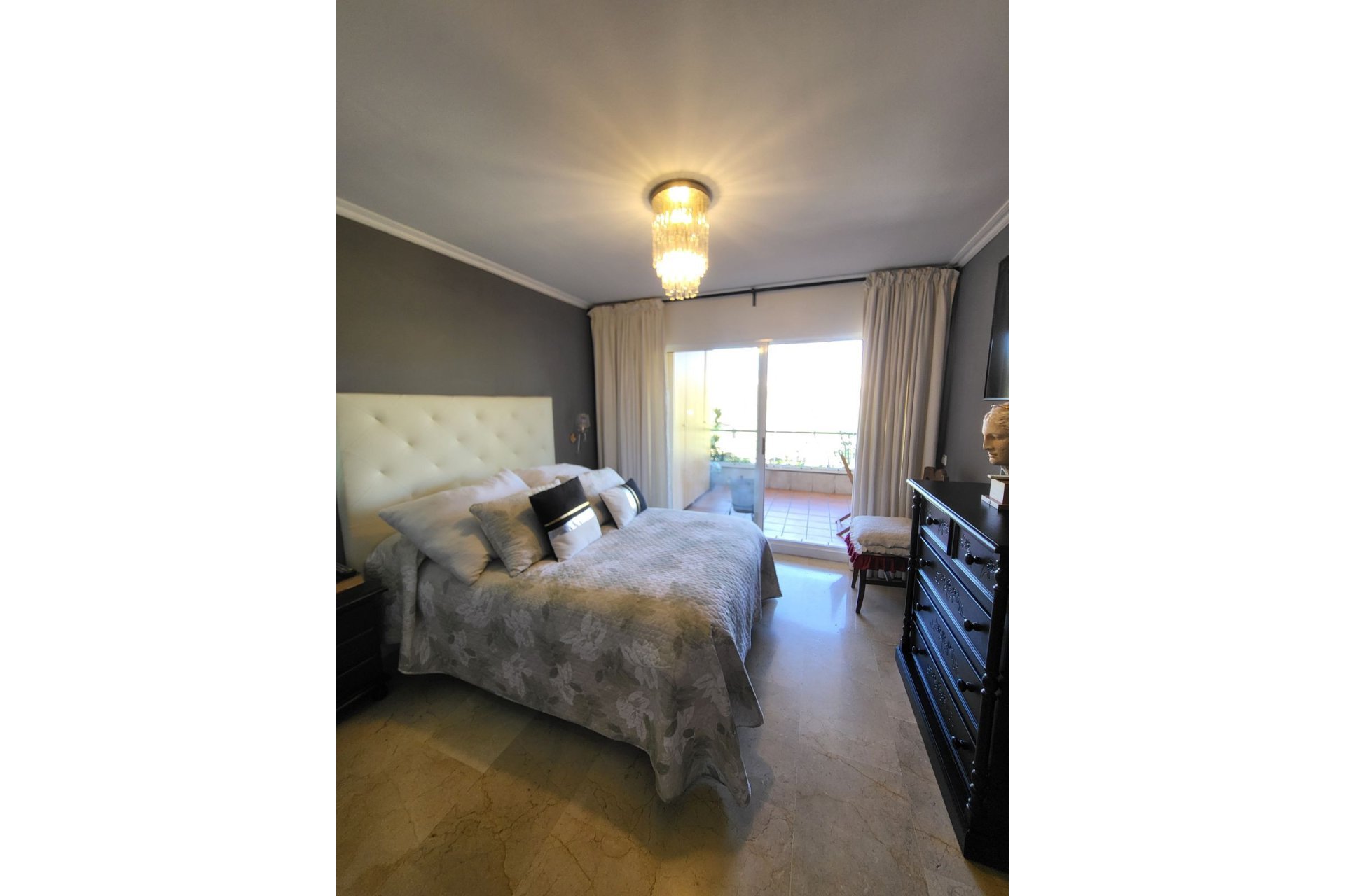 Resale - Apartment - Middle Floor Apartment - Marbella - Guadalmina Alta