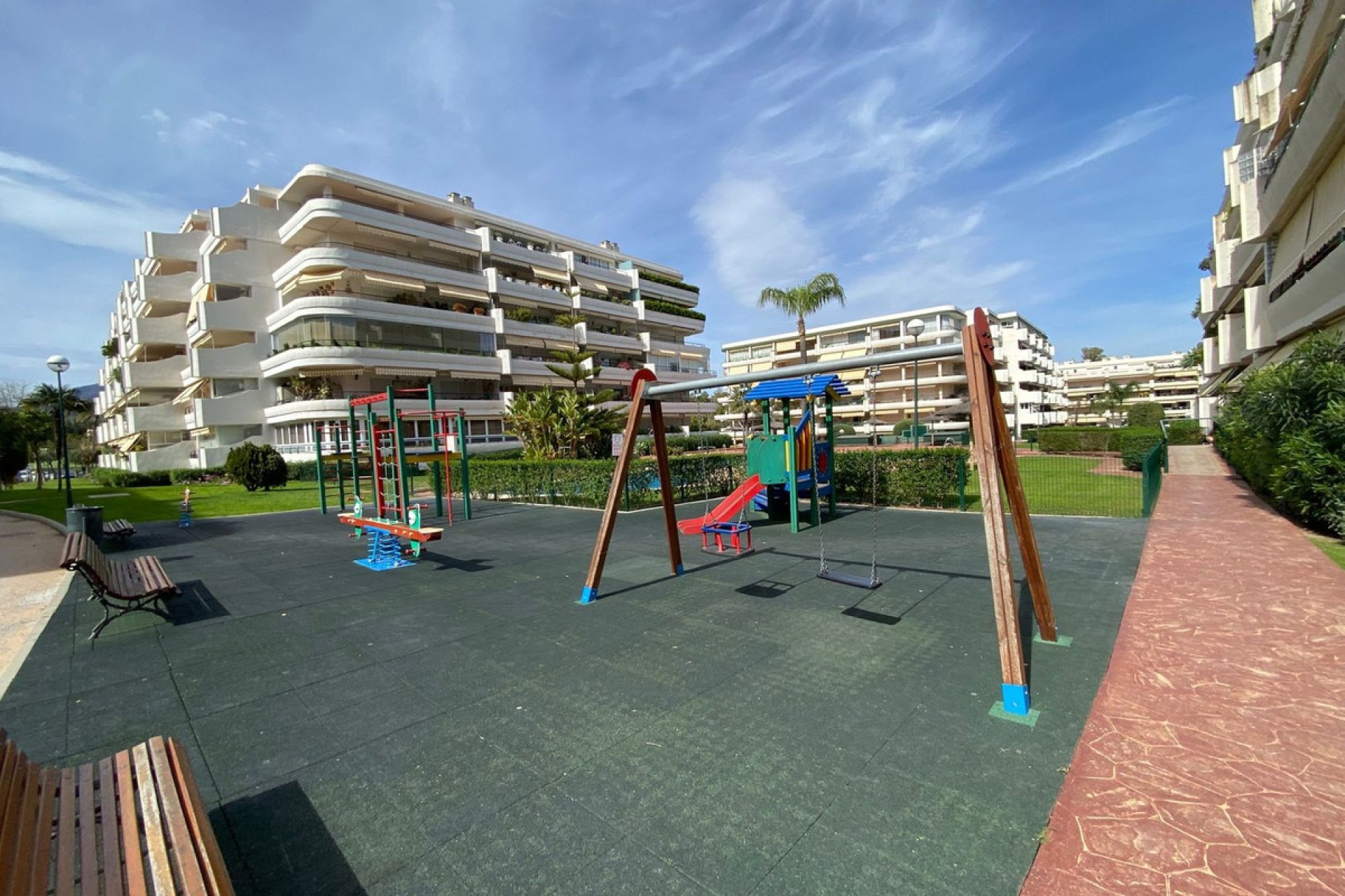 Resale - Apartment - Middle Floor Apartment - Marbella - Guadalmina Alta