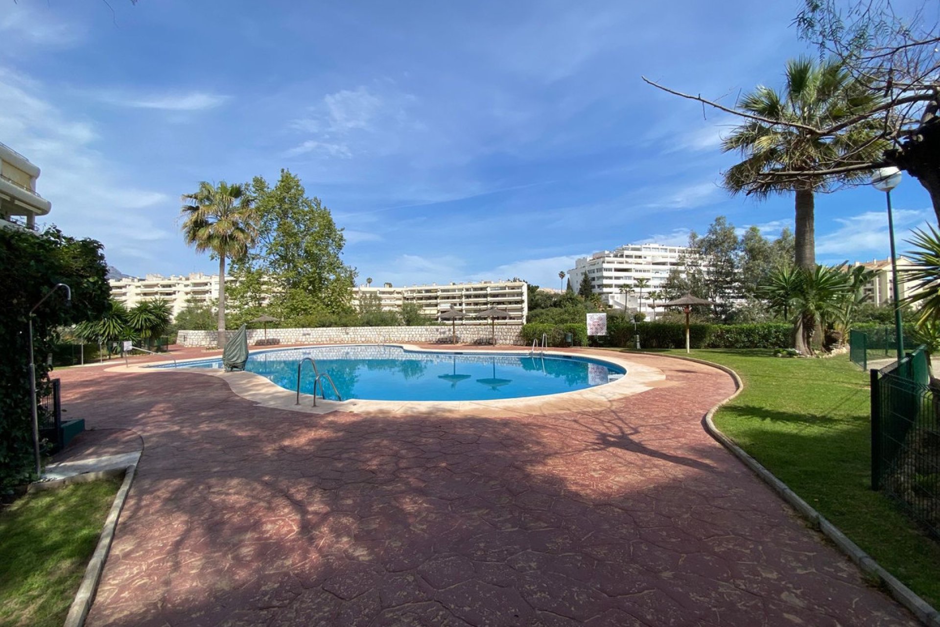 Resale - Apartment - Middle Floor Apartment - Marbella - Guadalmina Alta